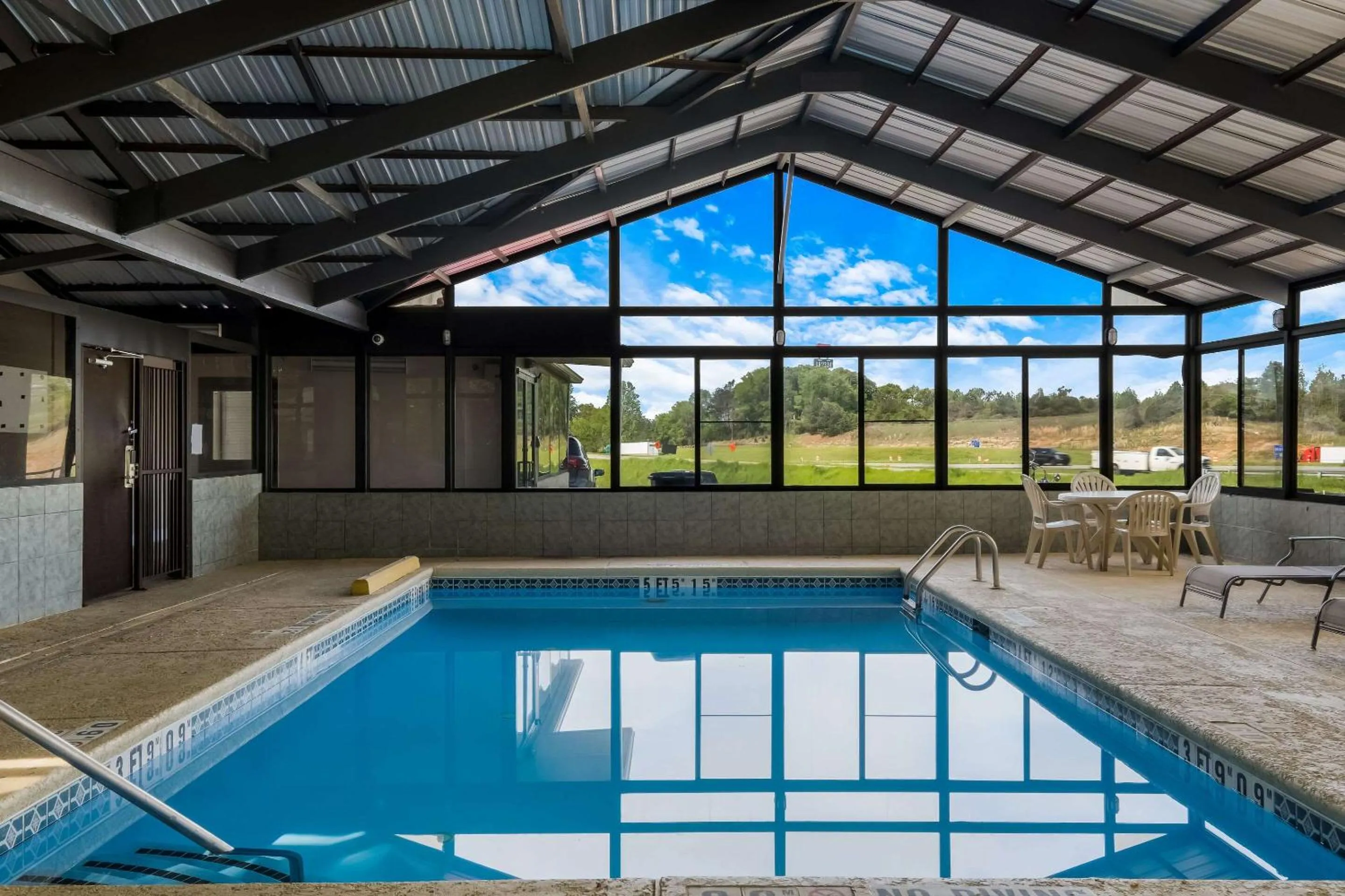 Swimming pool in Quality Inn Jefferson at I-85