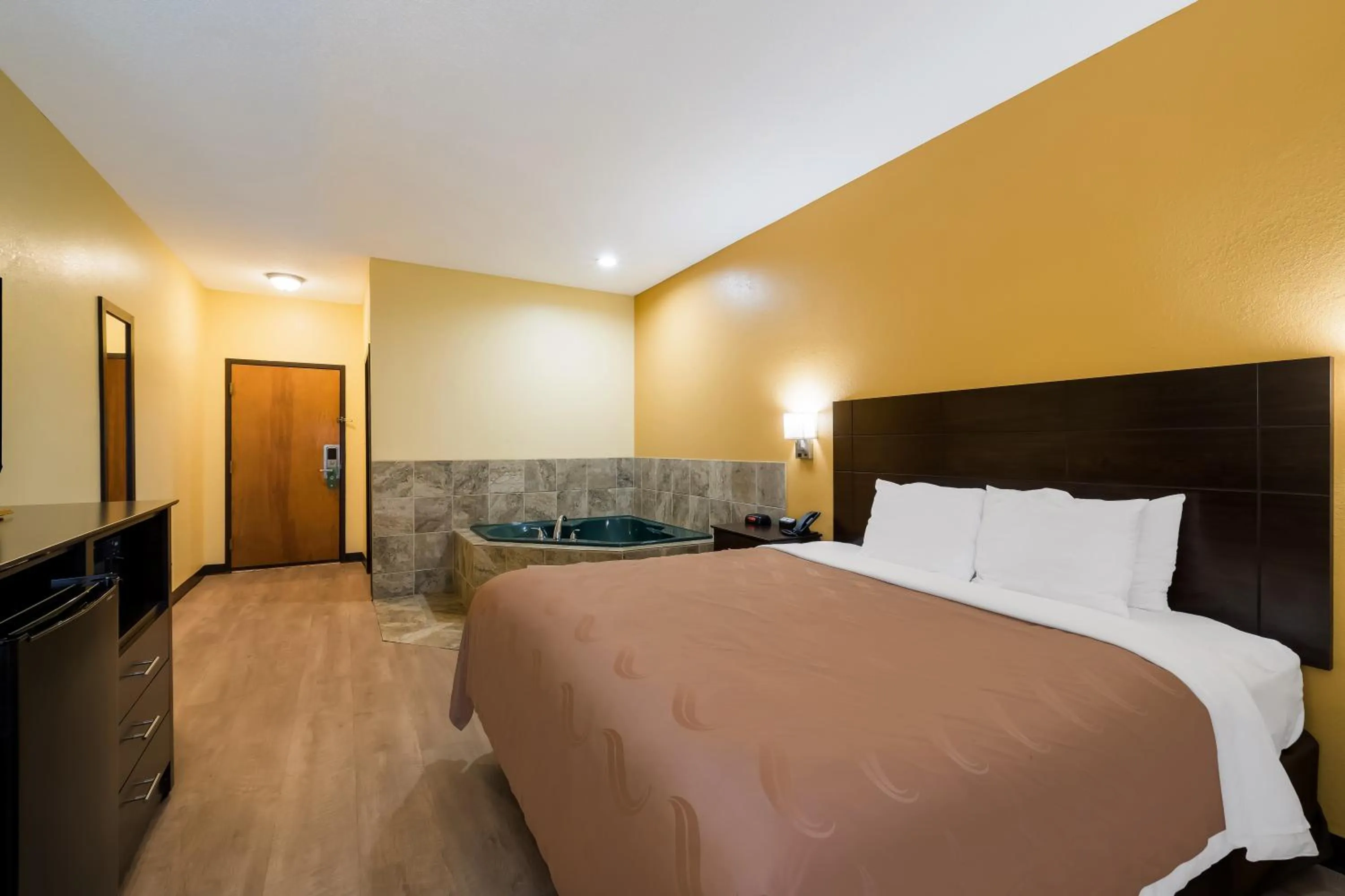 Bedroom, Bed in Quality Inn Jefferson at I-85