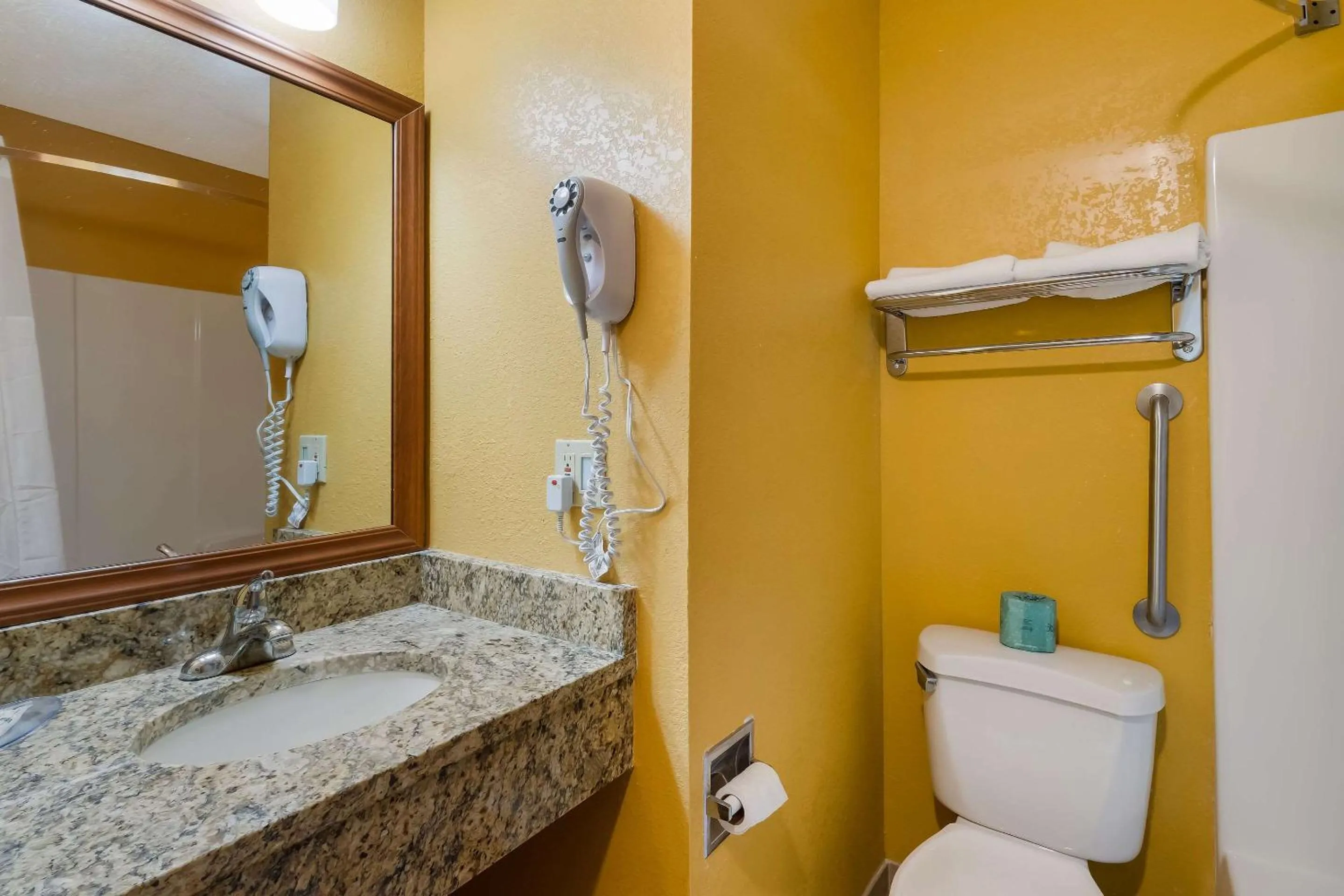 Bedroom in Quality Inn Jefferson at I-85