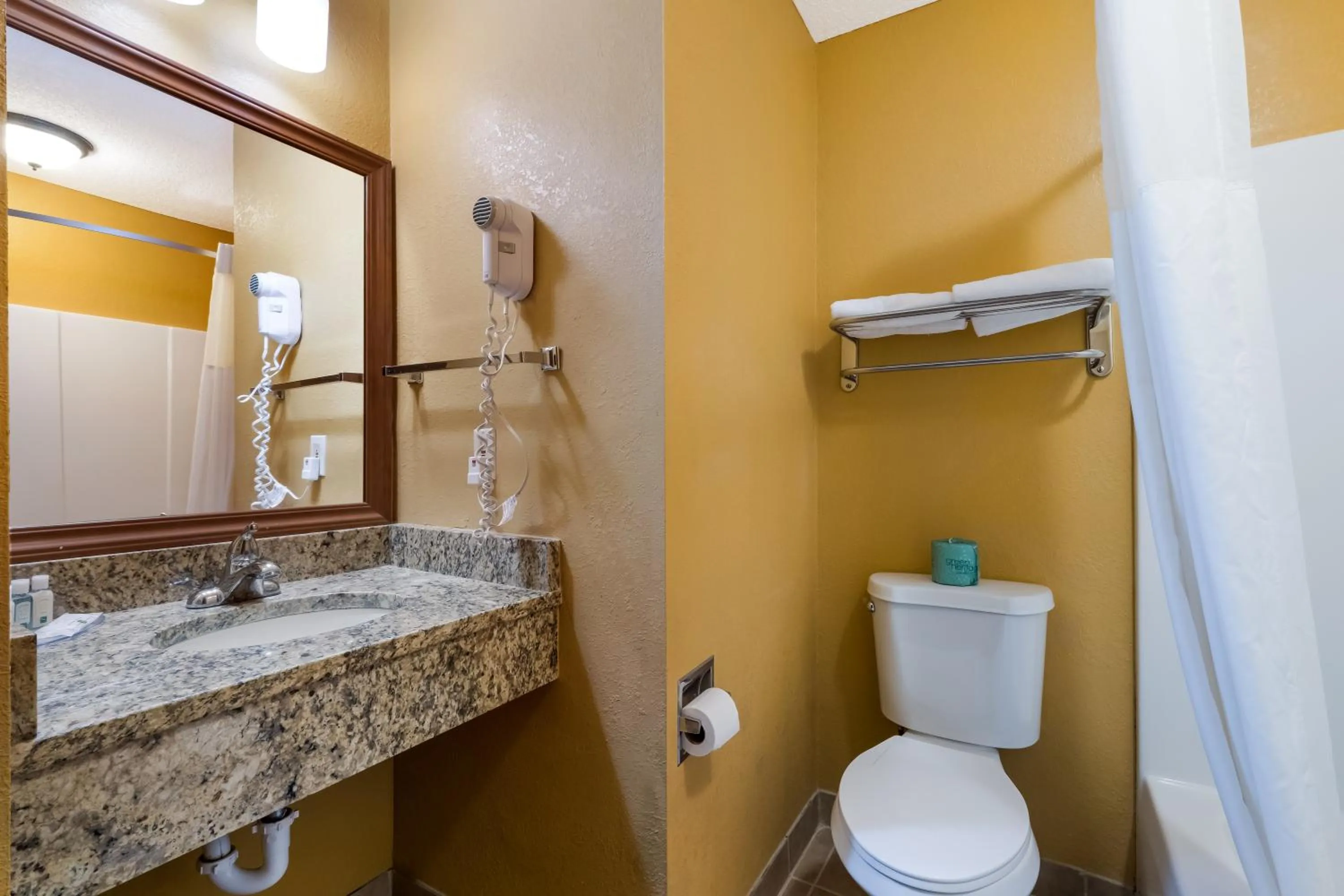 Bathroom in Quality Inn Jefferson at I-85