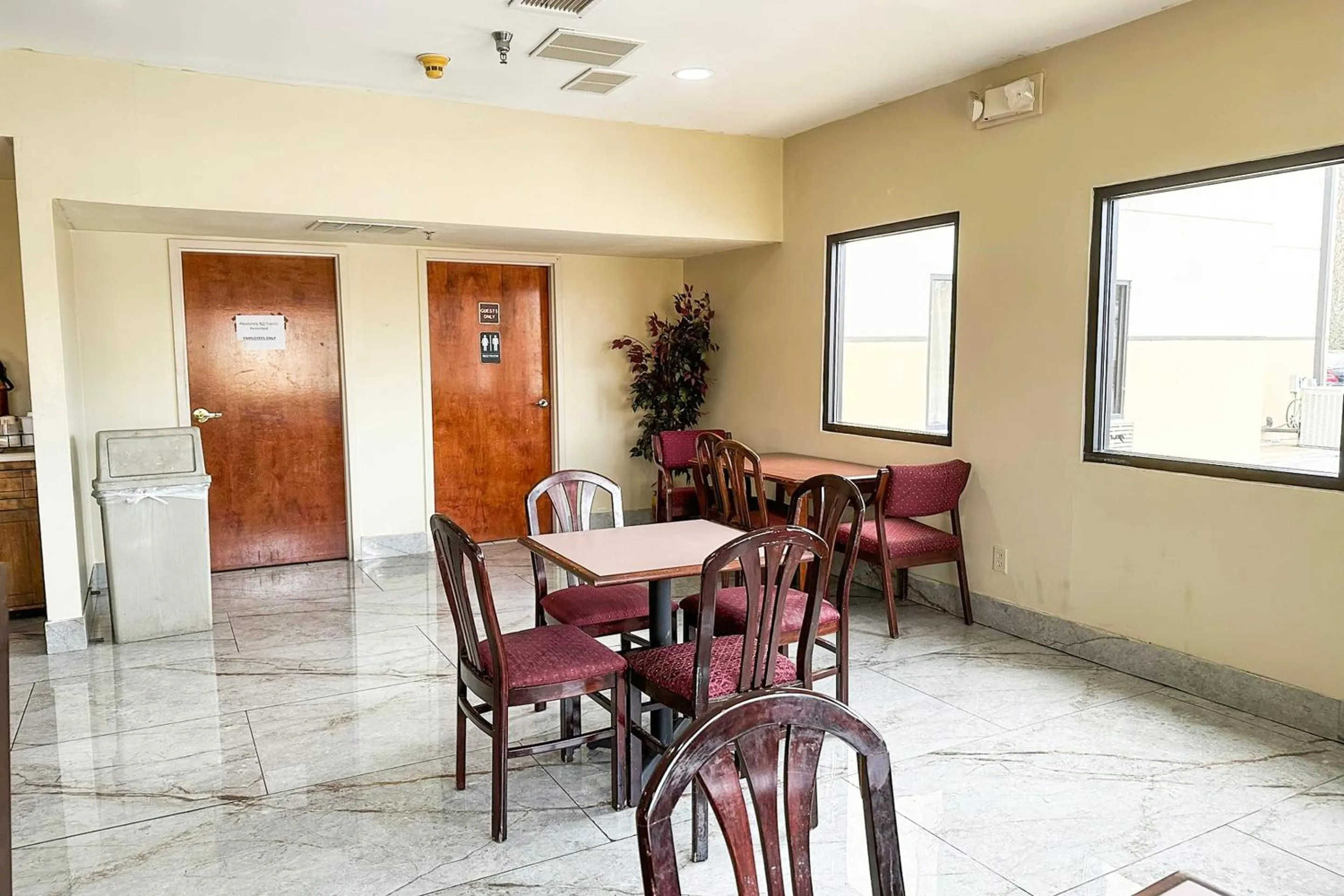 Lobby or reception in OYO Hotel Rome West GA