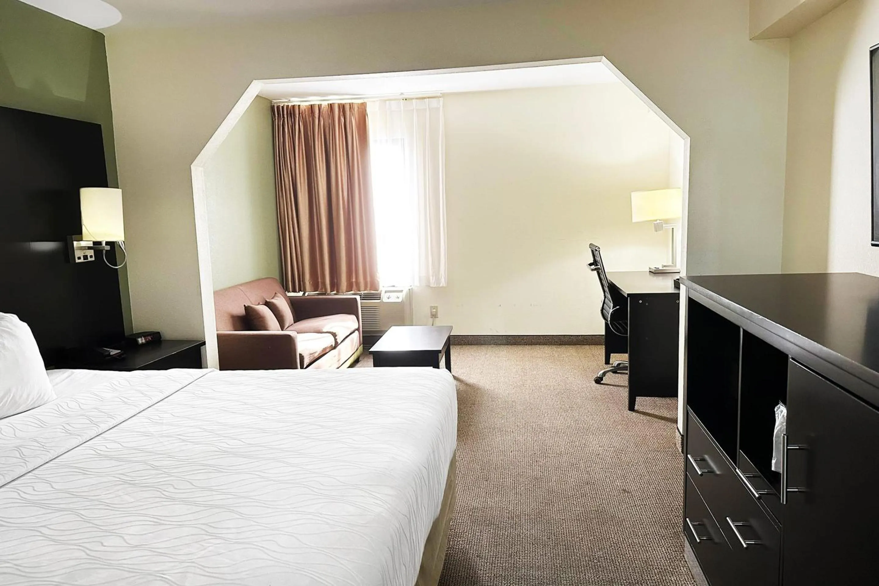 Bedroom, Bed in OYO Hotel Rome West GA