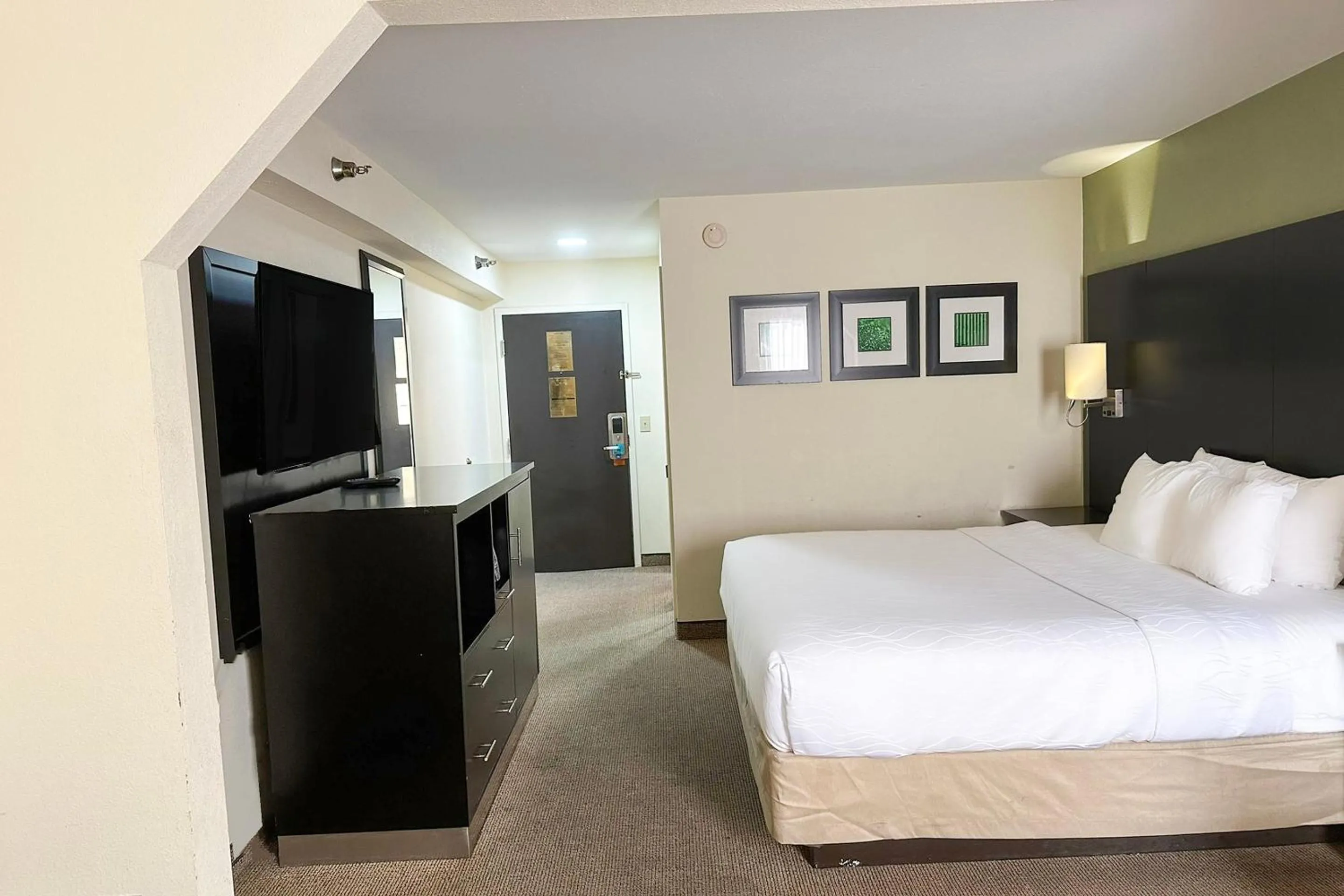 Bedroom, Bed in OYO Hotel Rome West GA