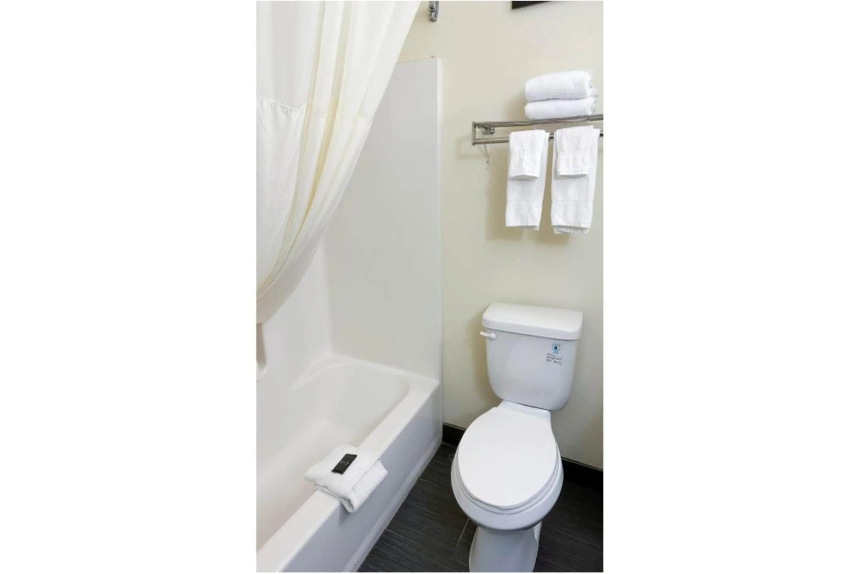 Bathroom in OYO Hotel Rome West GA