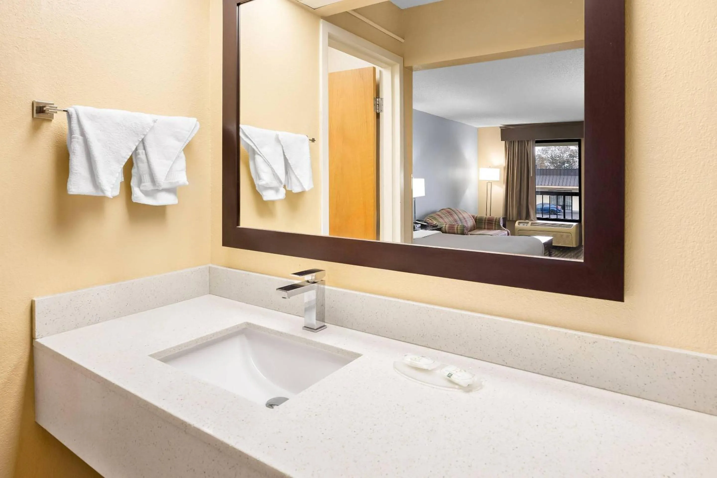 Bedroom in Quality Inn Perry - National Fairgrounds Area