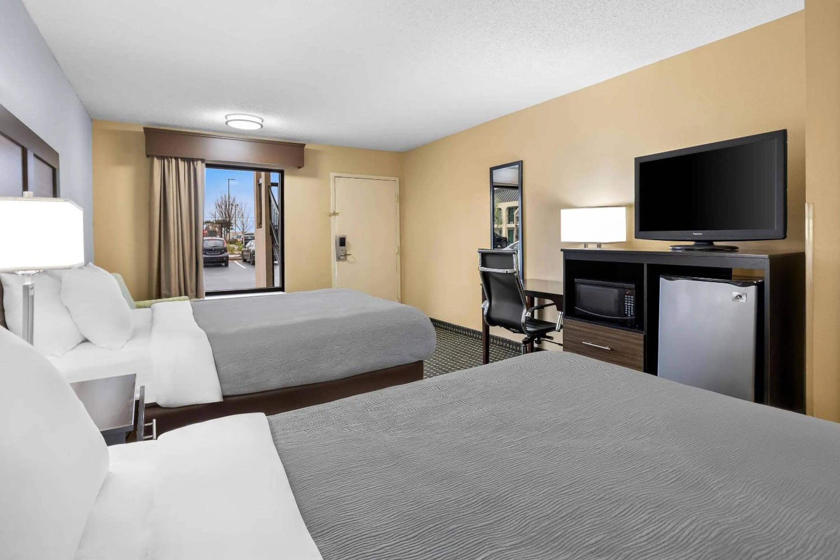 Bedroom, Bed in Quality Inn Perry - National Fairgrounds Area