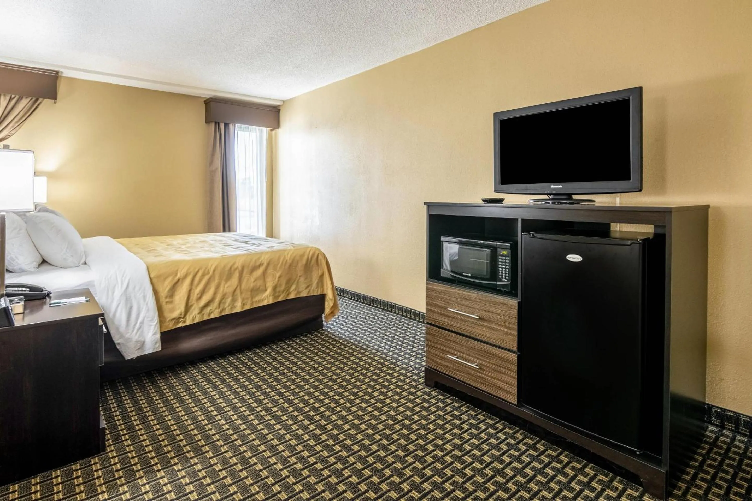 Bedroom, Bed in Quality Inn Perry - National Fairgrounds Area