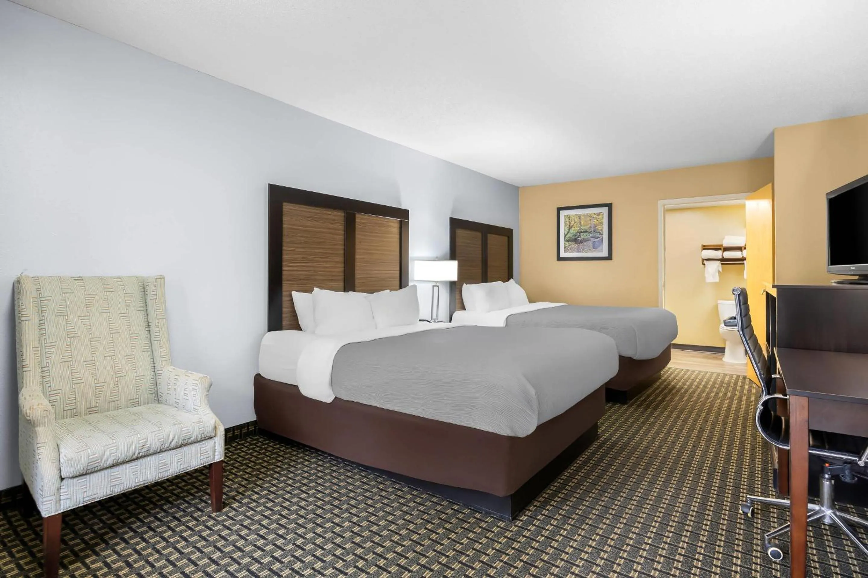 Bedroom, Bed in Quality Inn Perry - National Fairgrounds Area