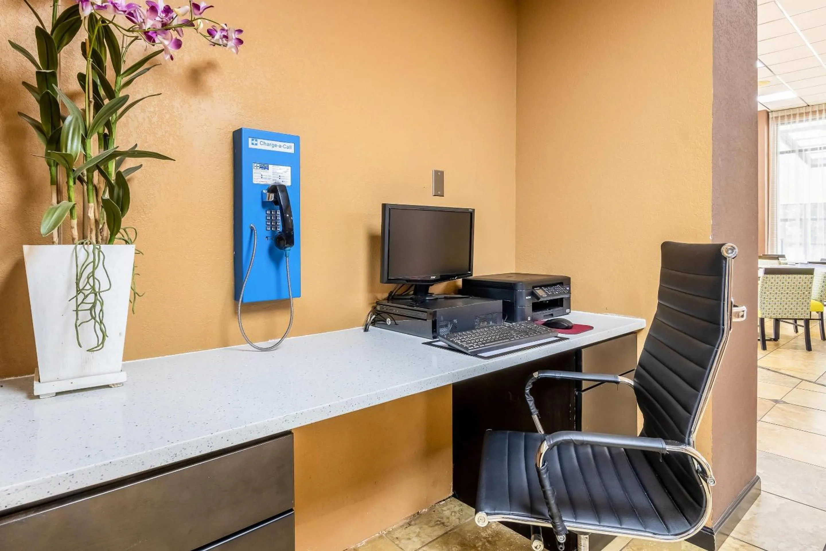 Business facilities in Quality Inn Perry - National Fairgrounds Area