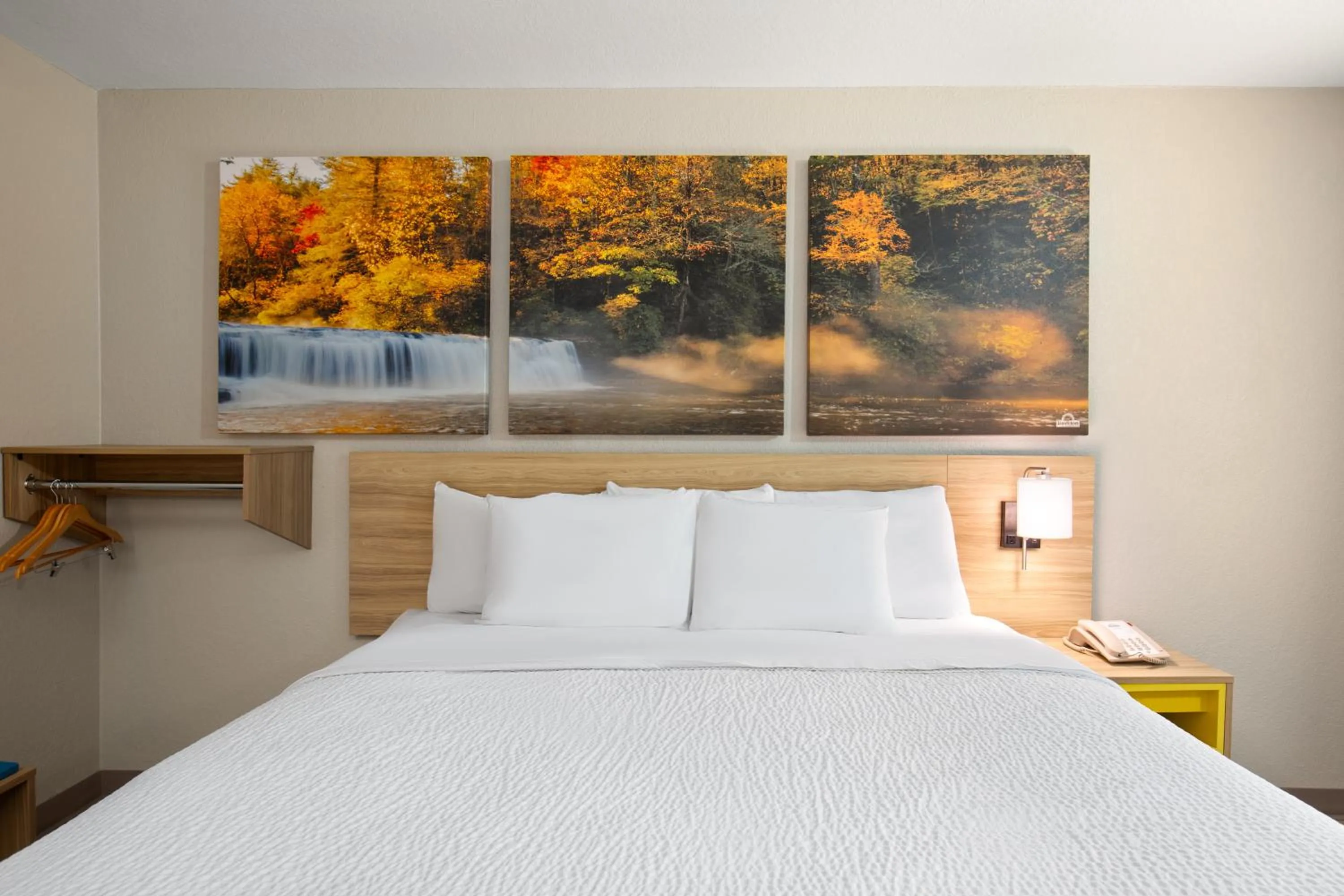 Bed in Days Inn by Wyndham Helen