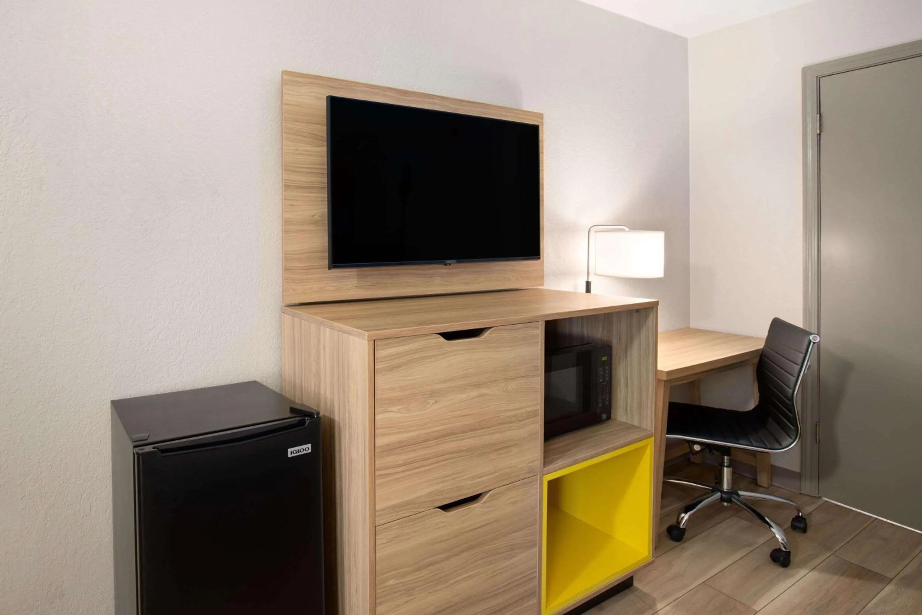 Photo of the whole room in Days Inn by Wyndham Helen