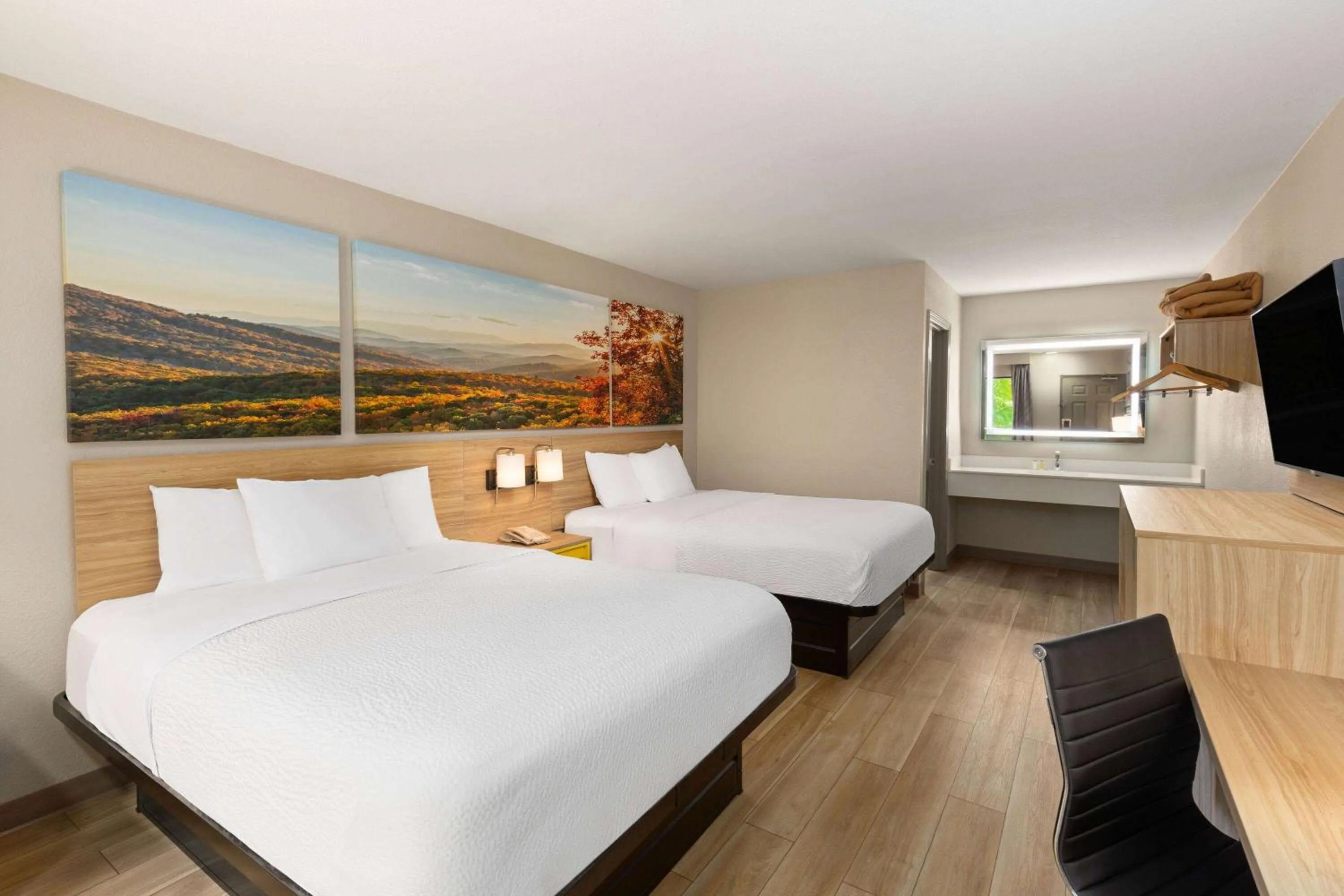 Photo of the whole room, Bed in Days Inn by Wyndham Helen