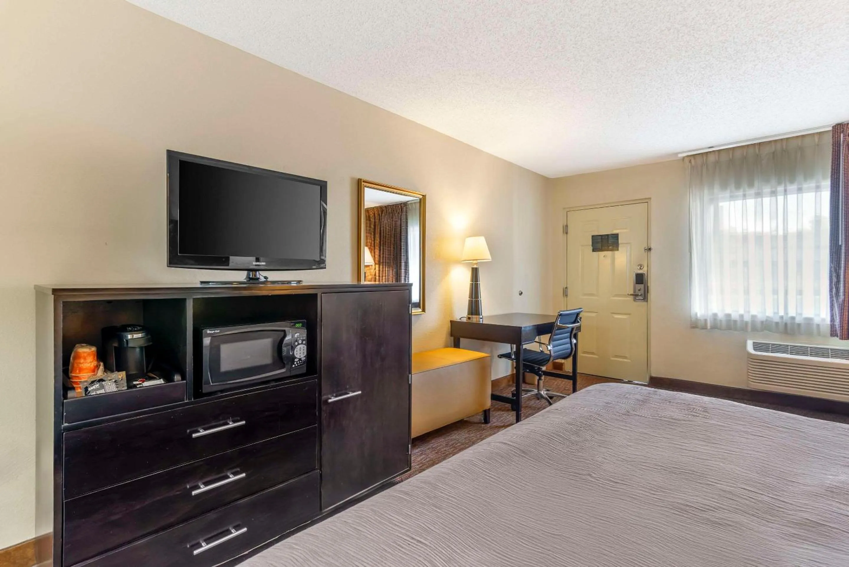 Bedroom, Bed in Quality Inn Cordele