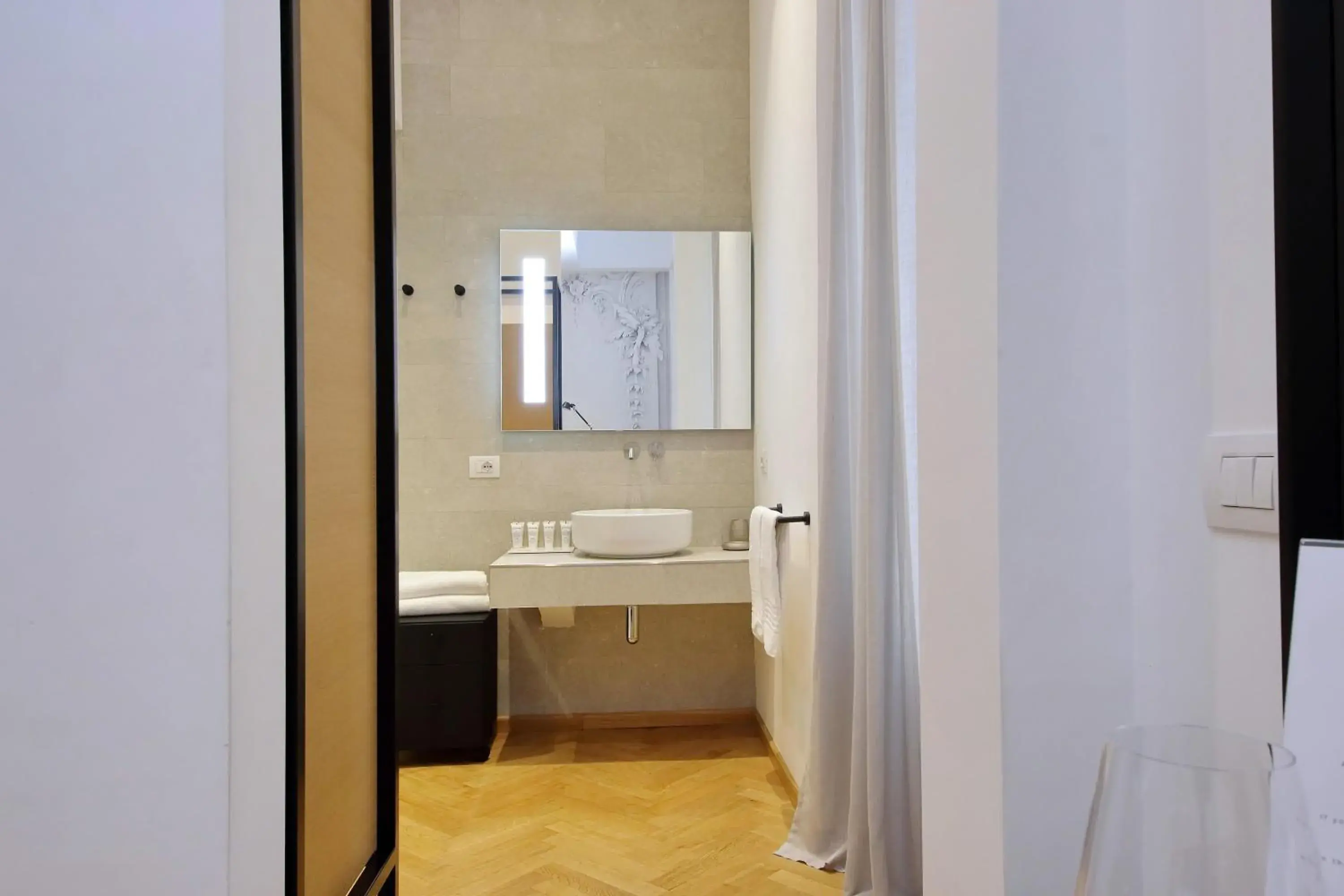 Superior Queen Room - single occupancy in Youroom Abruzzi Superior Queen Room - single occupancy in Youroom Abruzzi