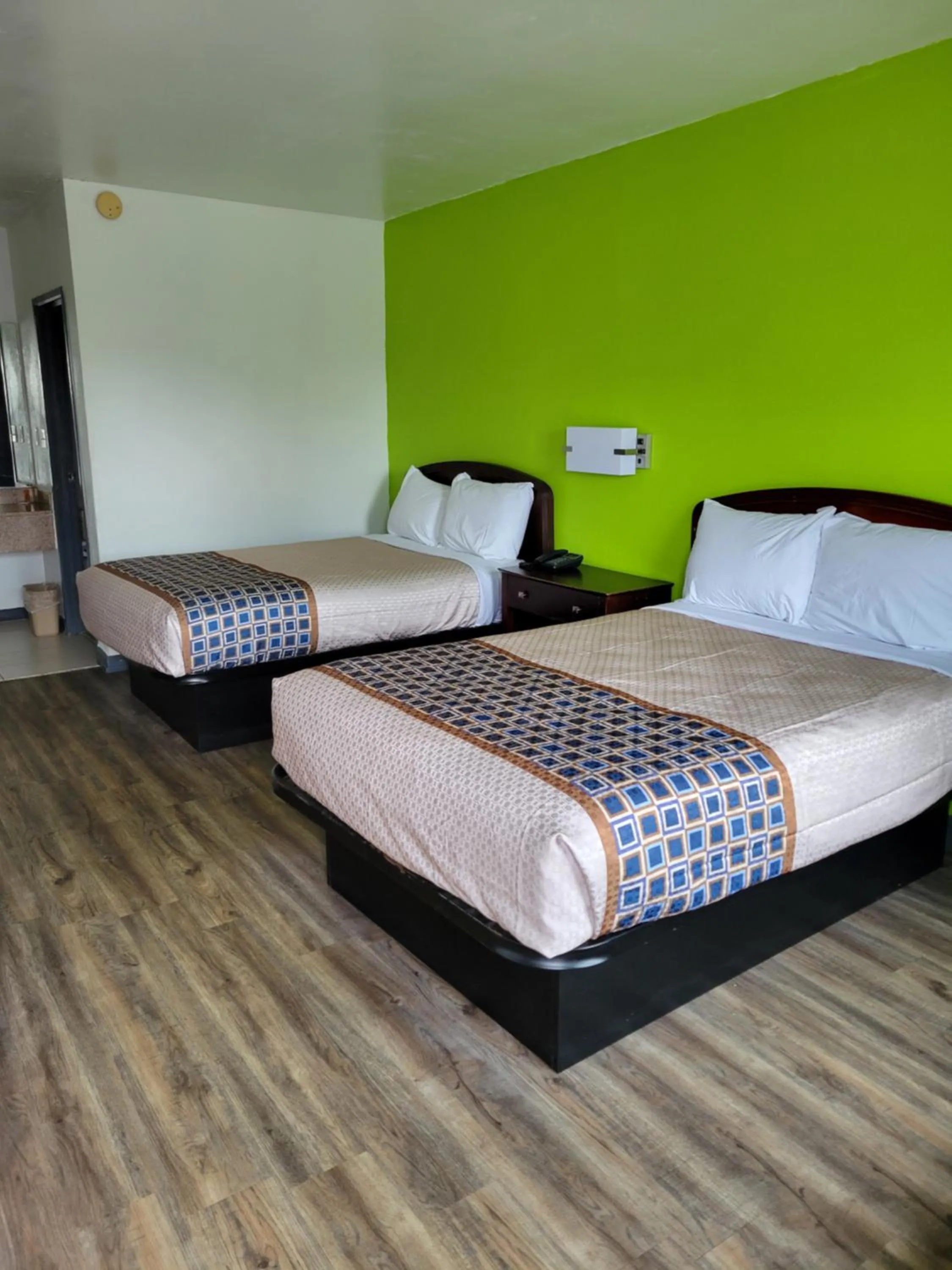 Bed in Budgetel Inn and Suites- FORT GORDON