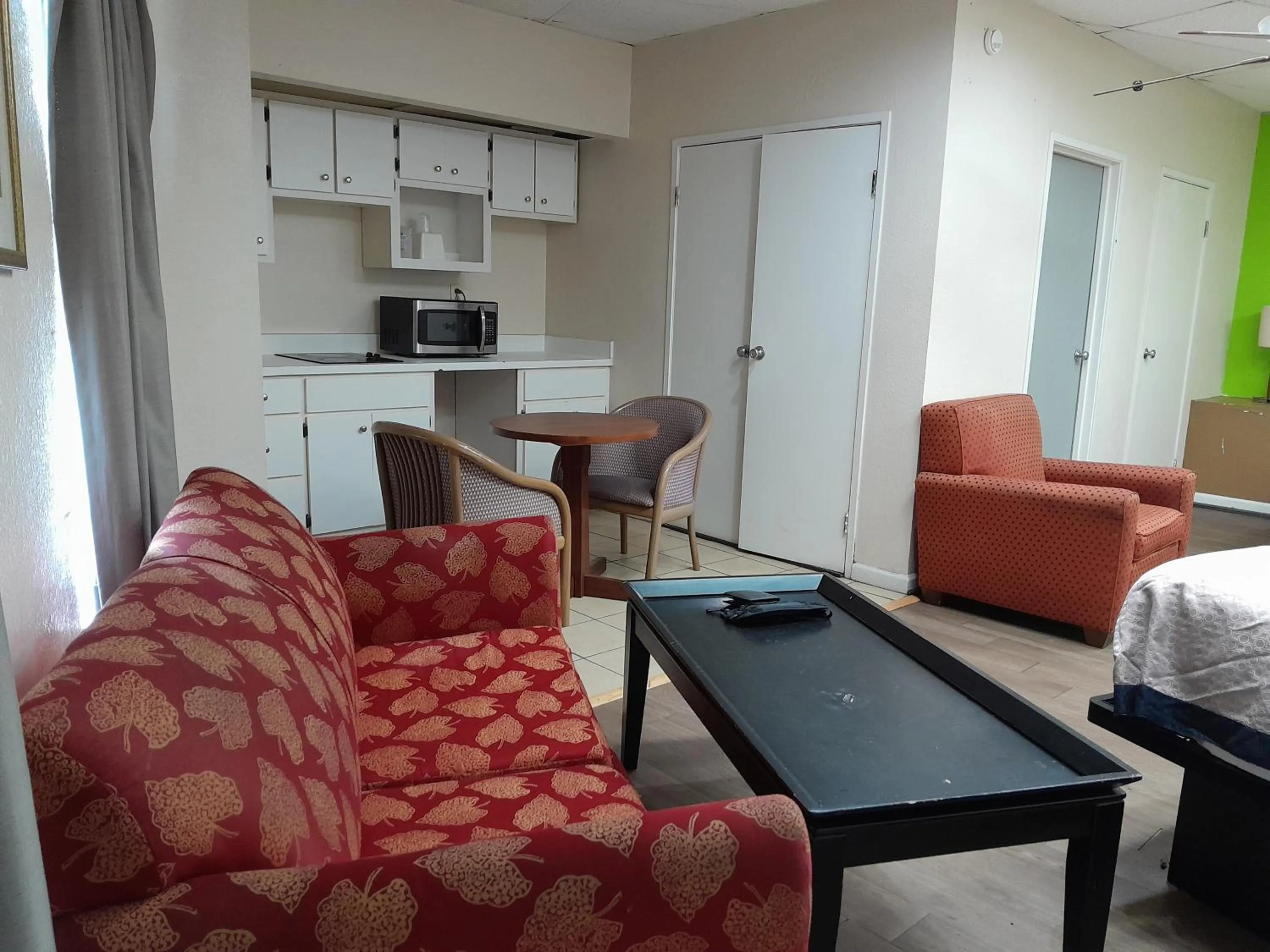 Kitchen or kitchenette in Budgetel Inn and Suites- FORT GORDON