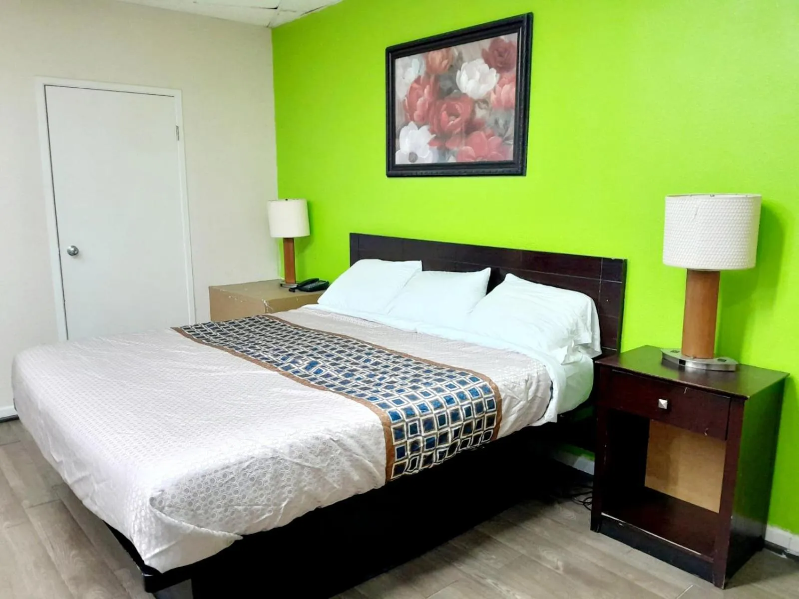 Bed in Budgetel Inn and Suites- FORT GORDON