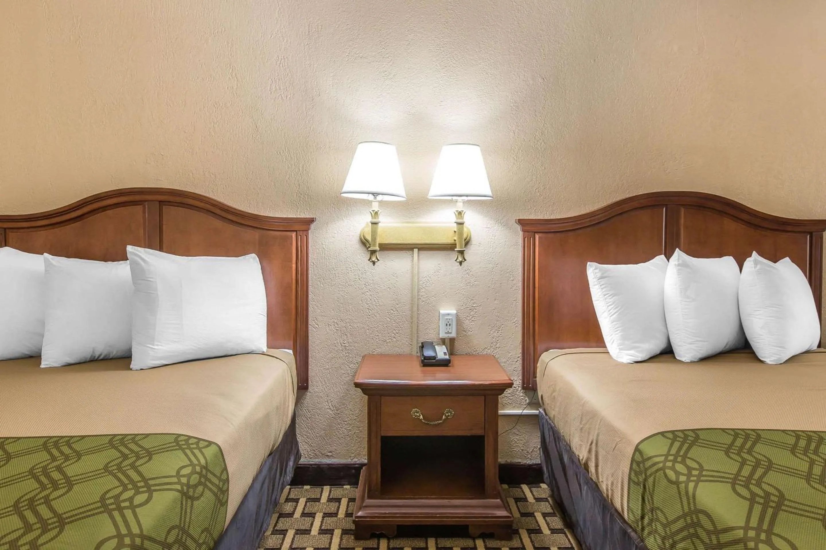 Photo of the whole room in Econo Lodge Savannah Midtown