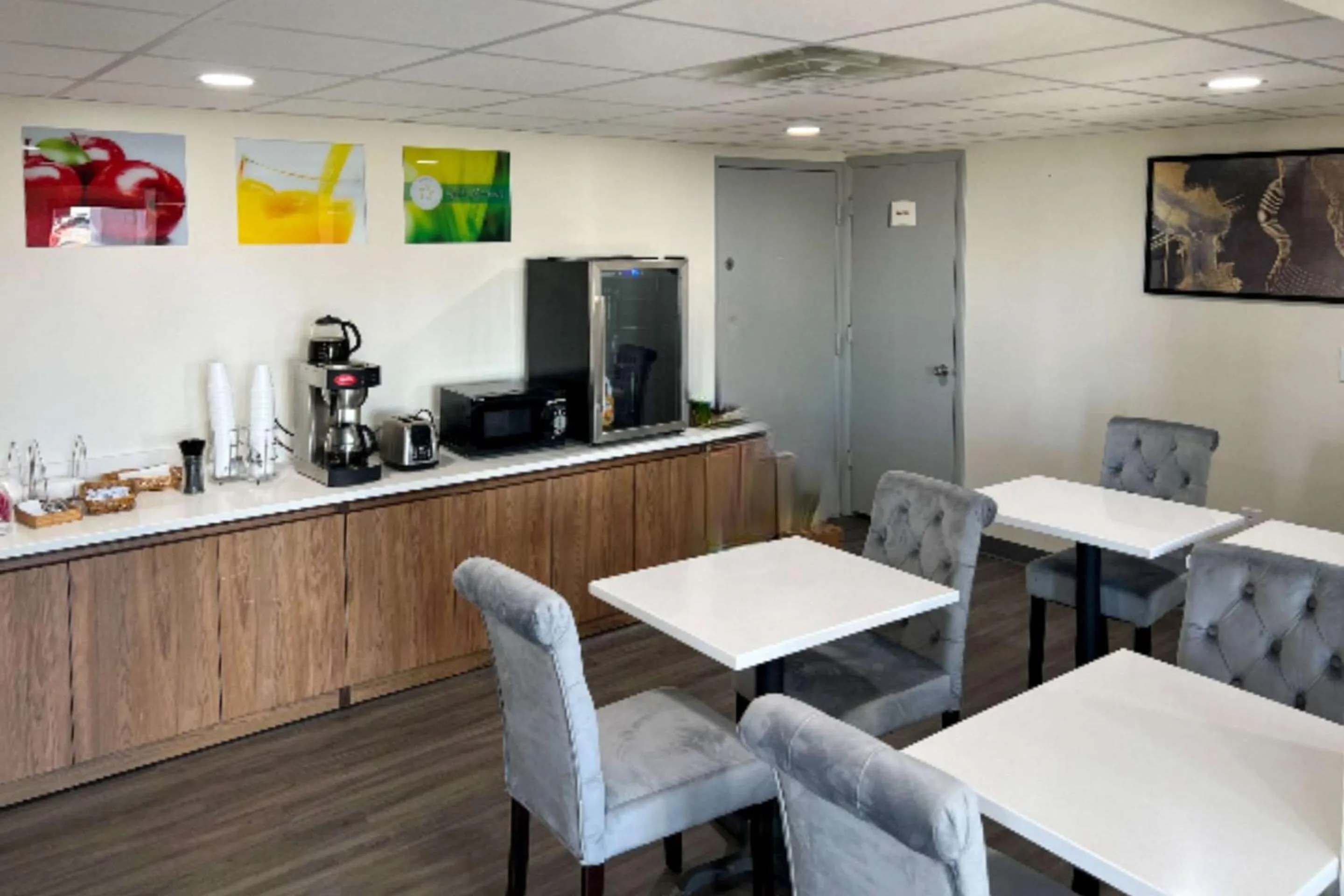 Breakfast in Quality Inn Thomson