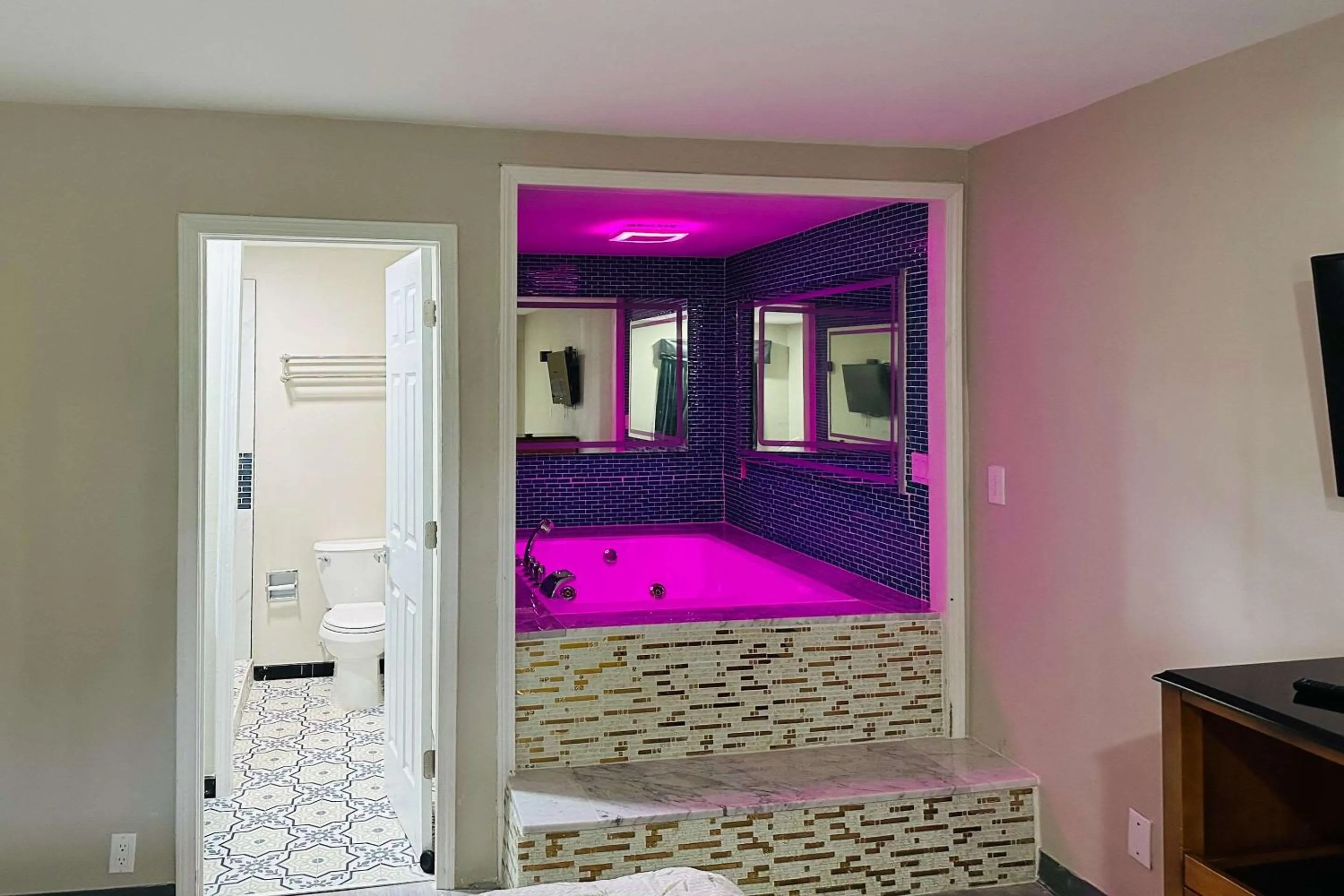 Bedroom in Econo Lodge Union City - Atlanta South