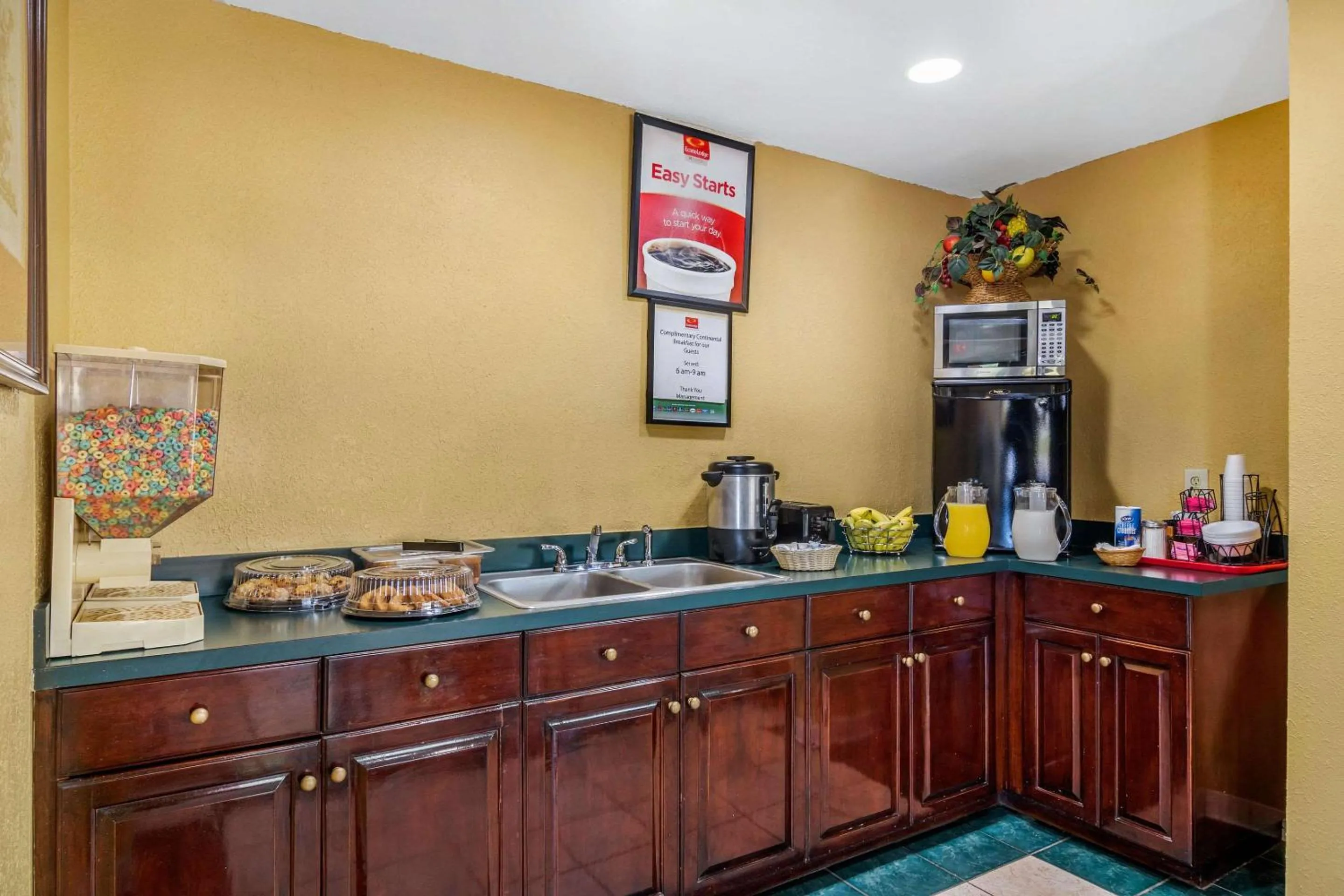 Breakfast in Econo Lodge Union City - Atlanta South