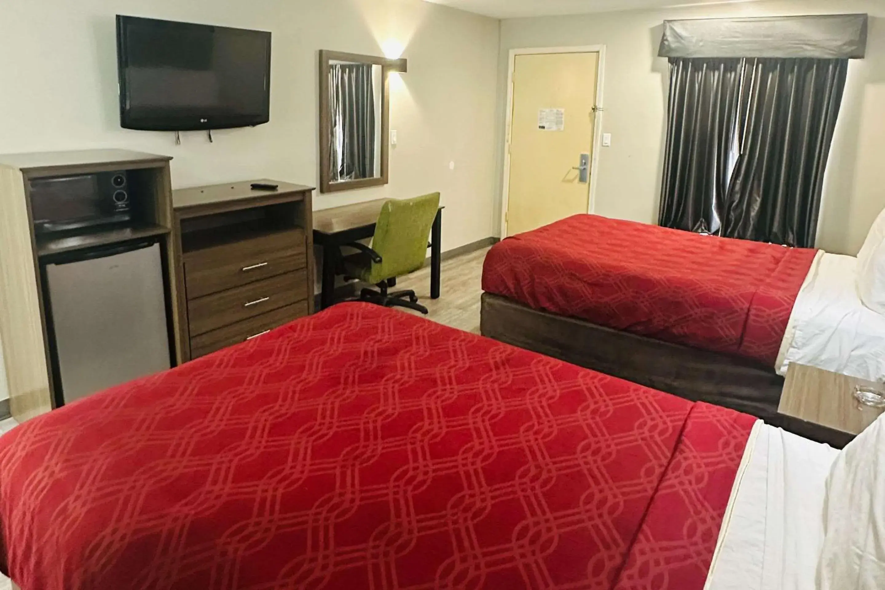 Double Room with Two Double Beds - Non-Smoking in Econo Lodge Union City - Atlanta South Double Room with Two Double Beds - Non-Smoking in Econo Lodge Union City - Atlanta South