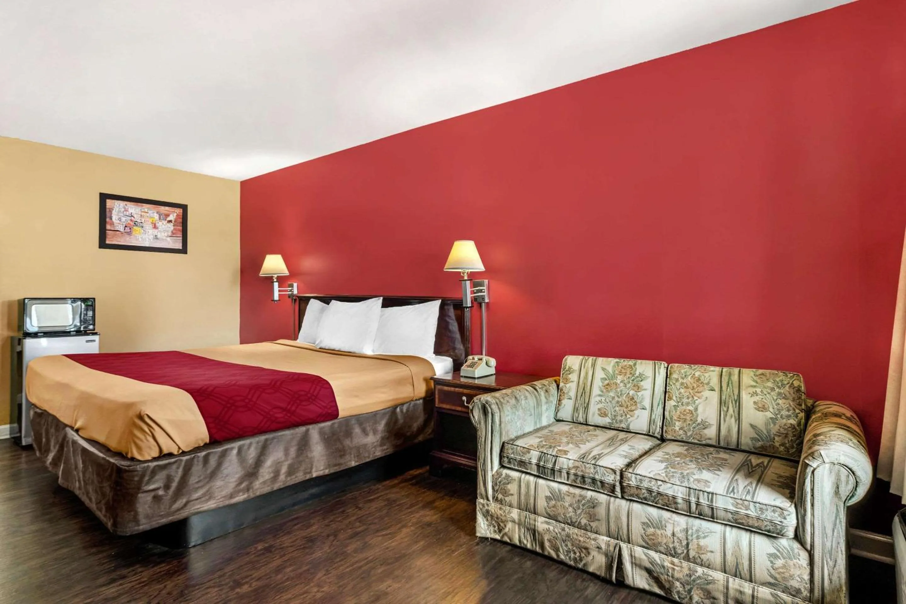 Bedroom in Econo Lodge Union City - Atlanta South