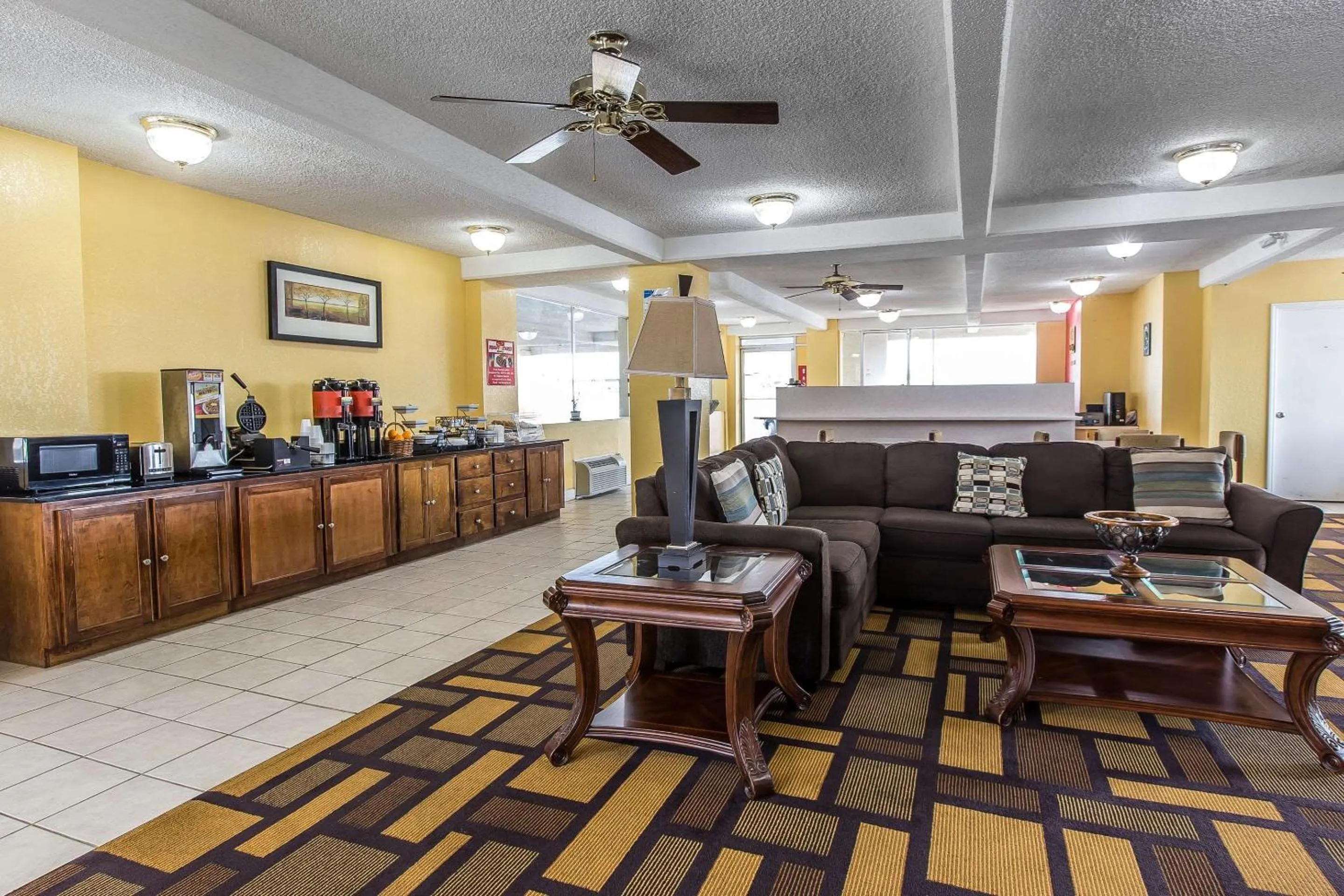 Restaurant/places to eat in Econo Lodge Byron near Historic District - Warner Robins