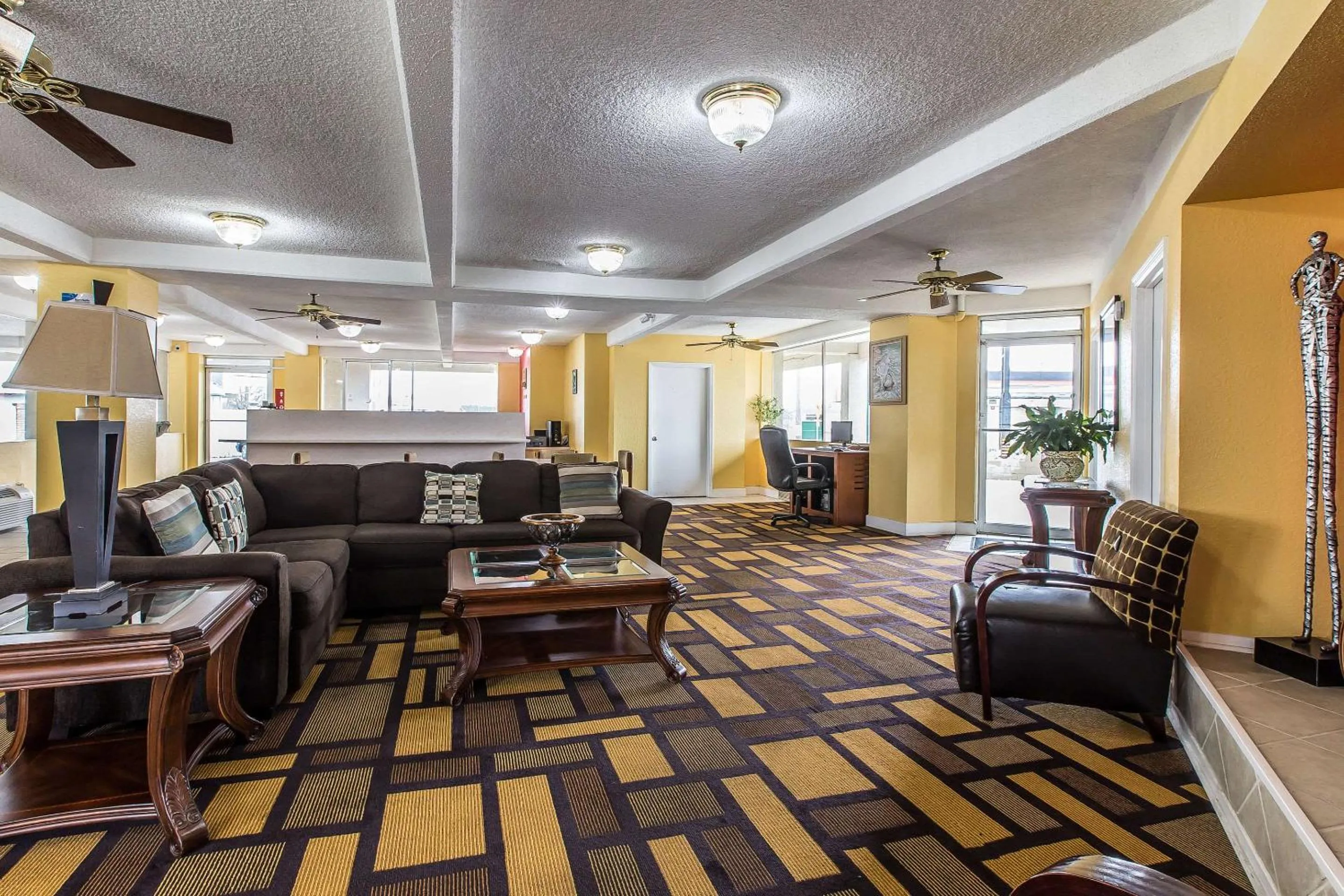 Lobby or reception in Econo Lodge Byron near Historic District - Warner Robins