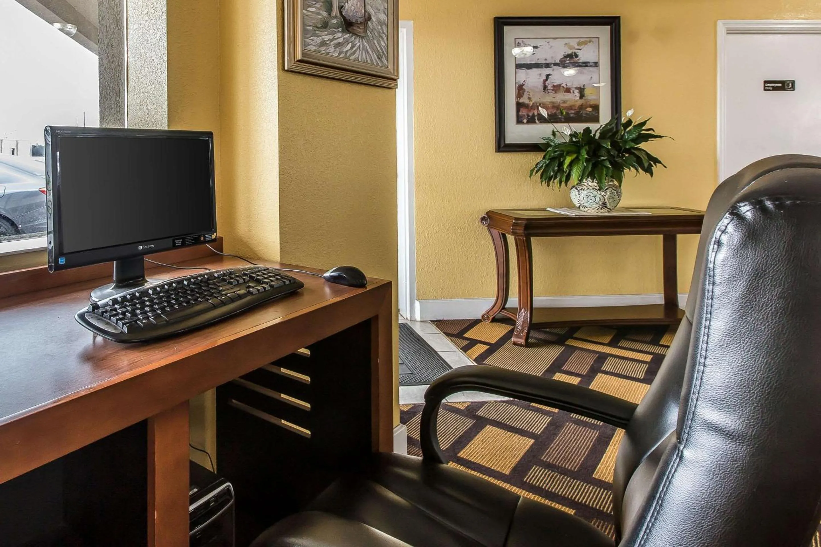 On site in Econo Lodge Byron near Historic District - Warner Robins