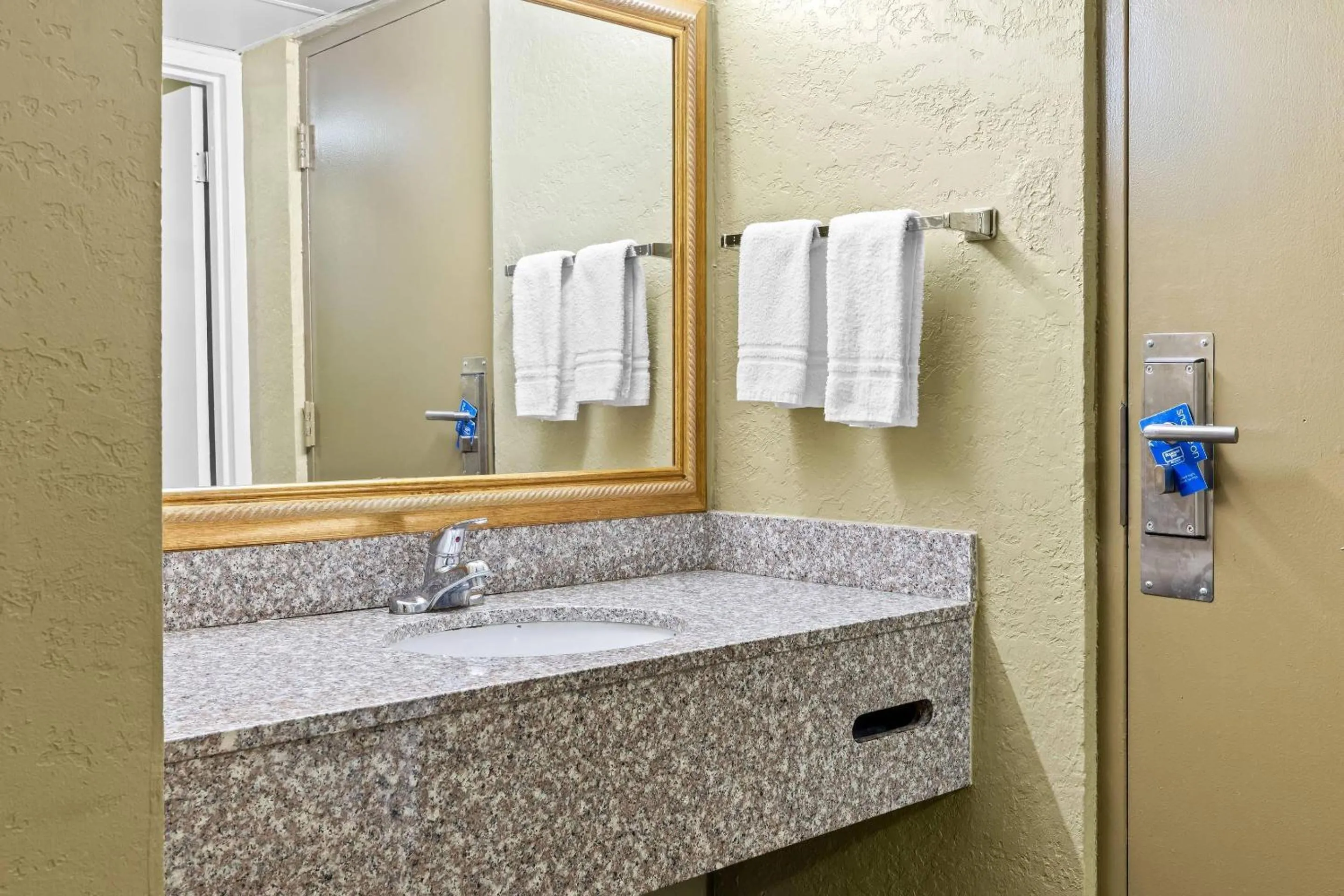 Bedroom in Rodeway Inn Stone Mountain
