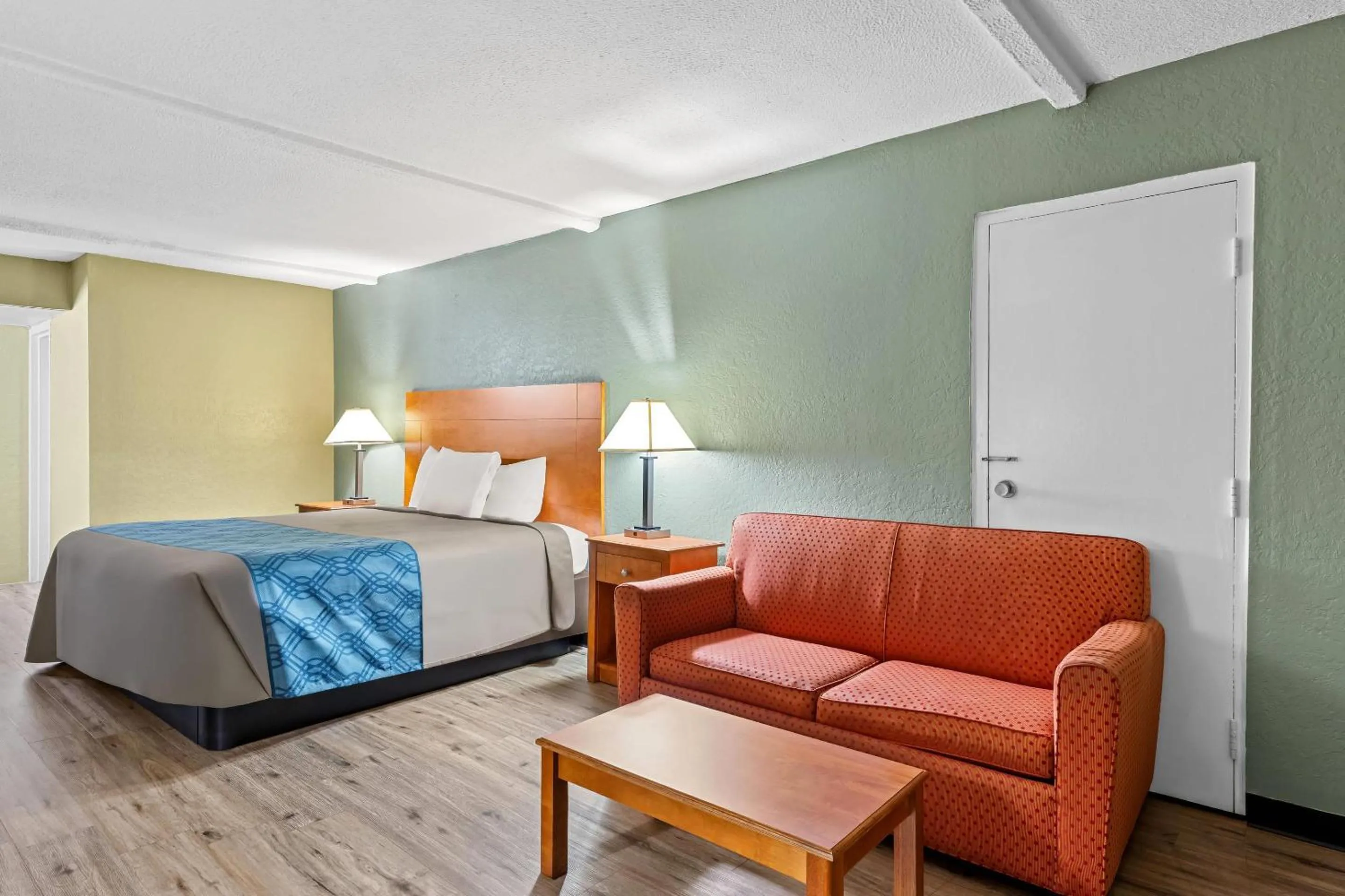 Bedroom, Bed in Rodeway Inn Stone Mountain