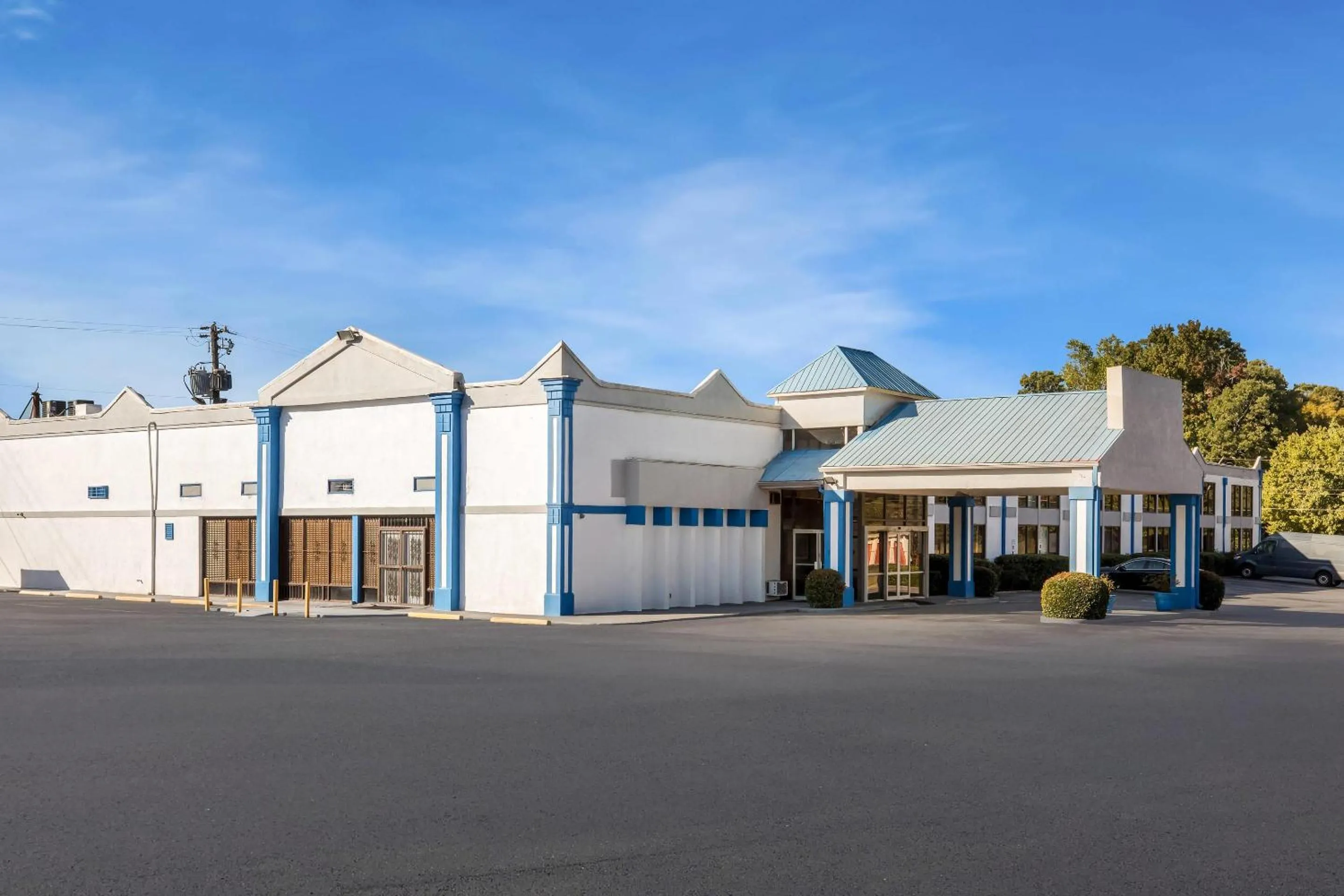 Property building in Rodeway Inn Stone Mountain