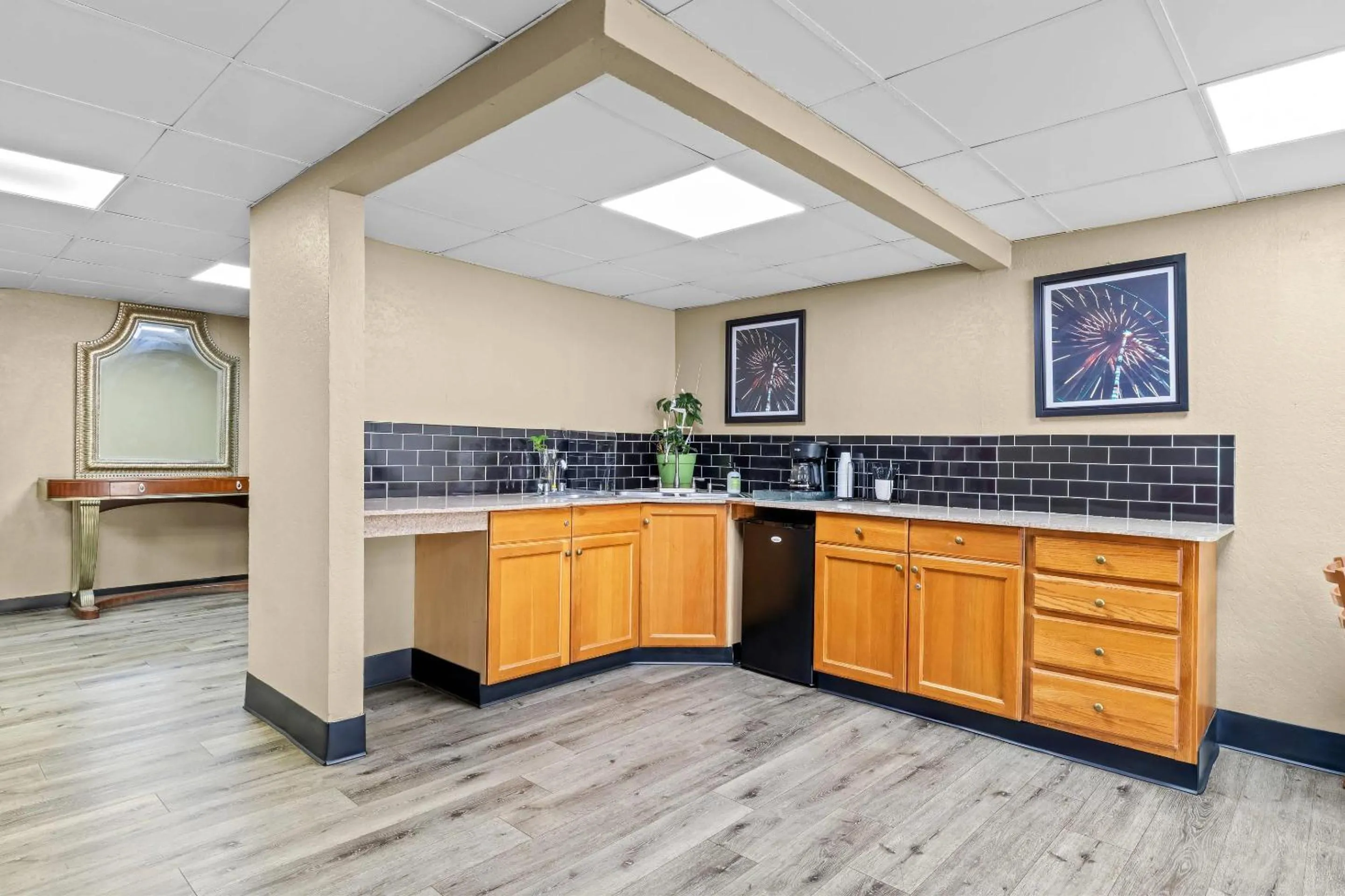 Breakfast in Rodeway Inn Stone Mountain