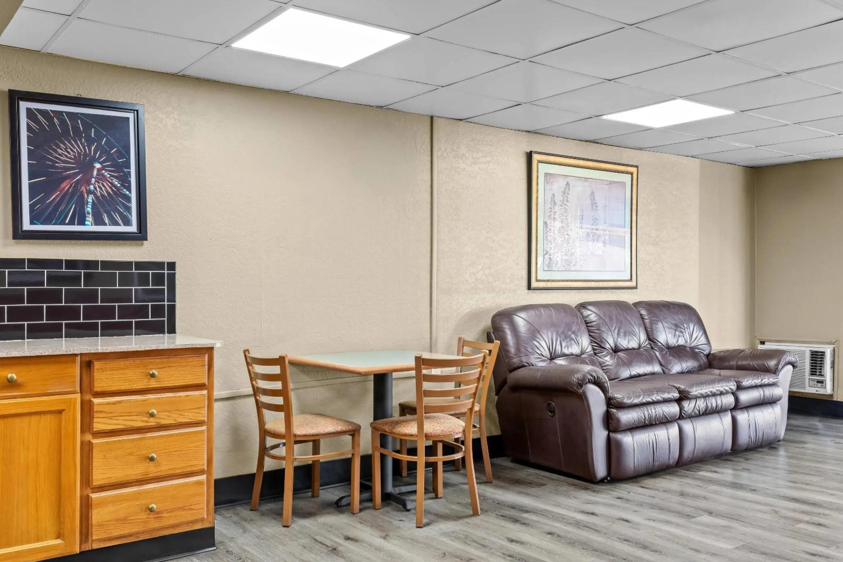 Breakfast in Rodeway Inn Stone Mountain