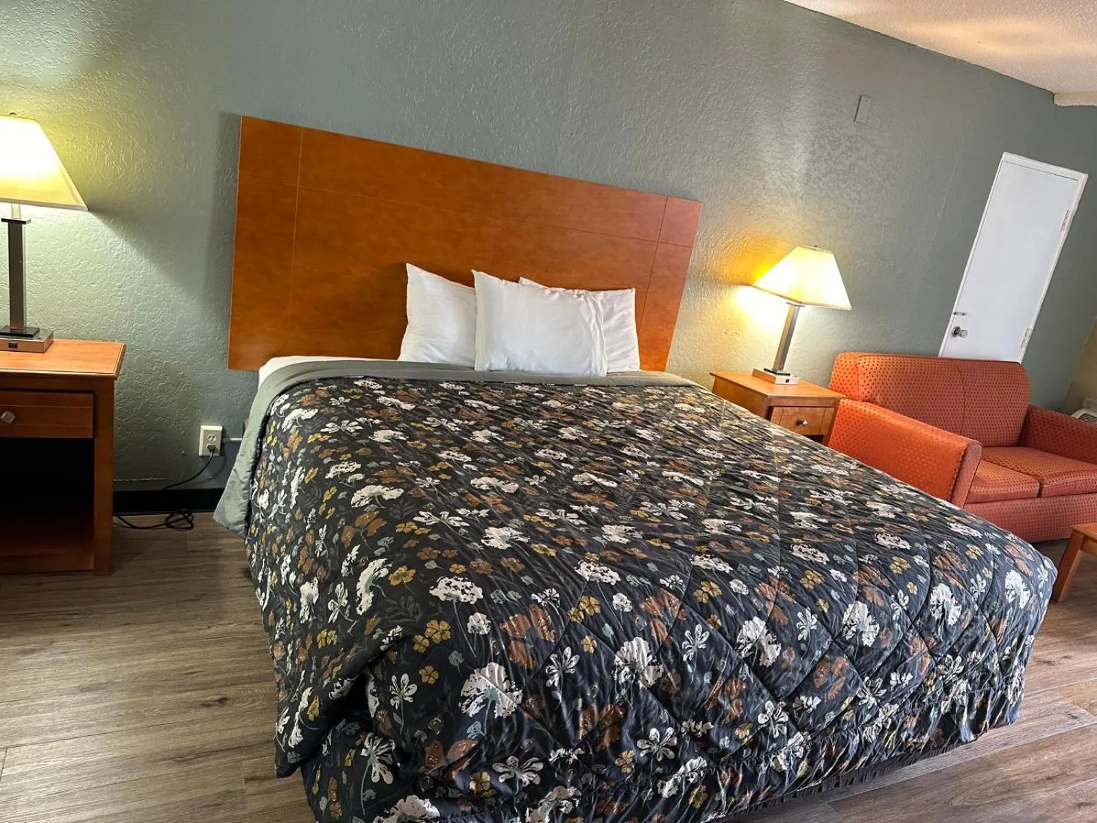 Bed in Rodeway Inn Stone Mountain