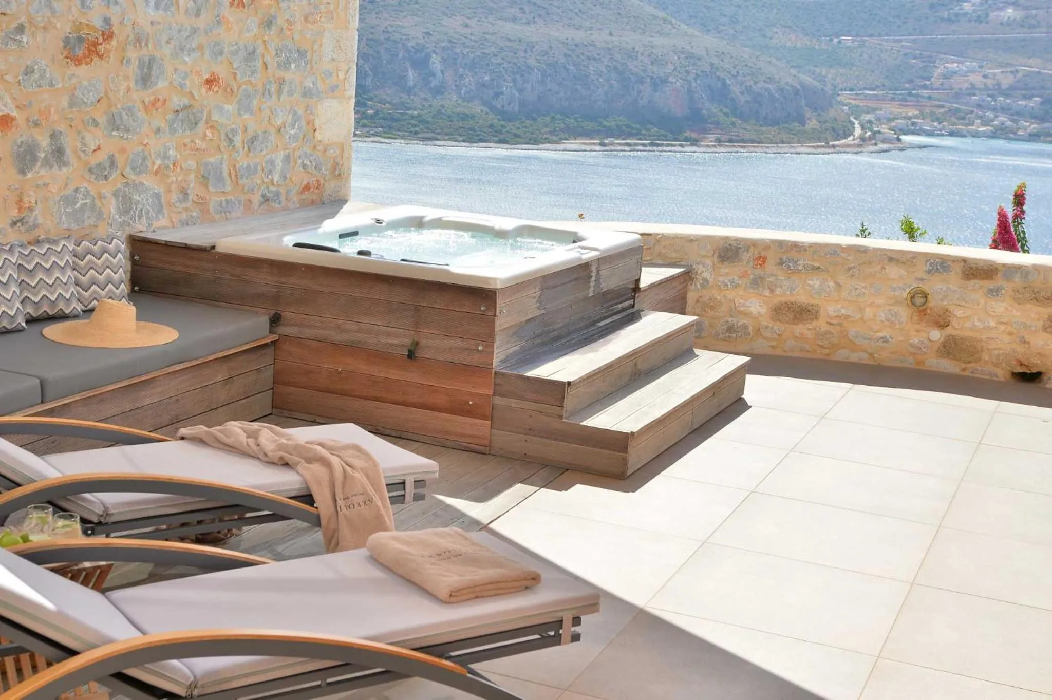 Hot Tub in Akrolithi Boutique Hotel & Suites