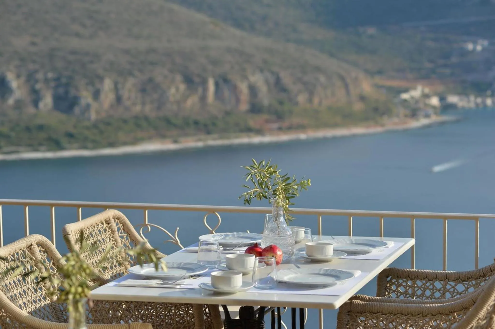Restaurant/places to eat in Akrolithi Boutique Hotel & Suites