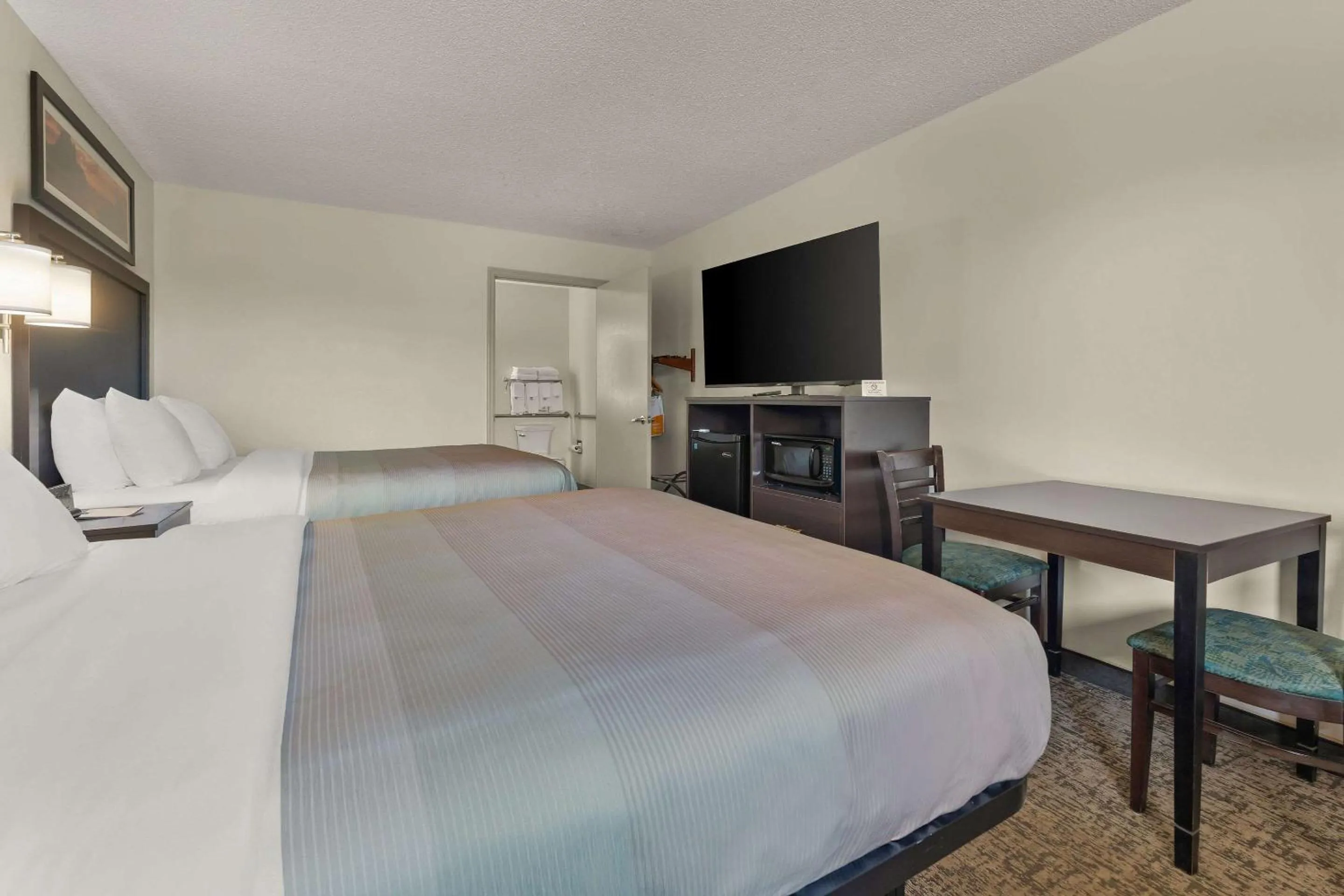 Bedroom, Bed in Quality Inn & Suites Dublin