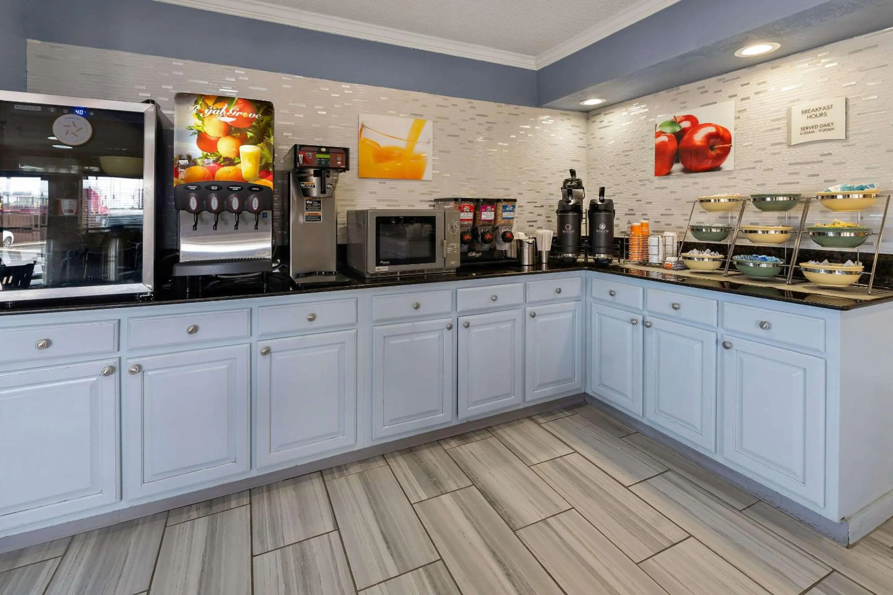 Breakfast in Quality Inn & Suites Dublin