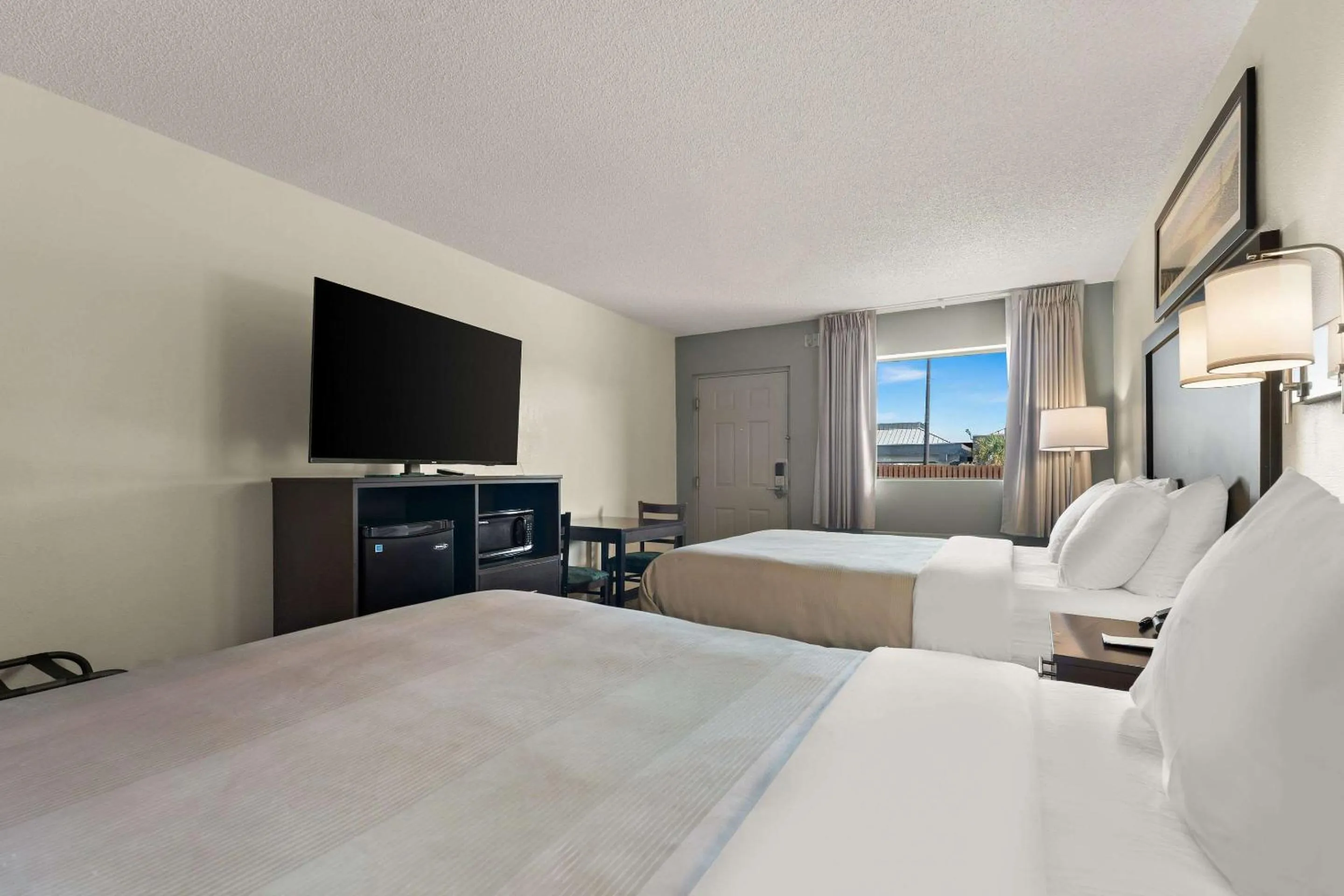 Bedroom, Bed in Quality Inn & Suites Dublin