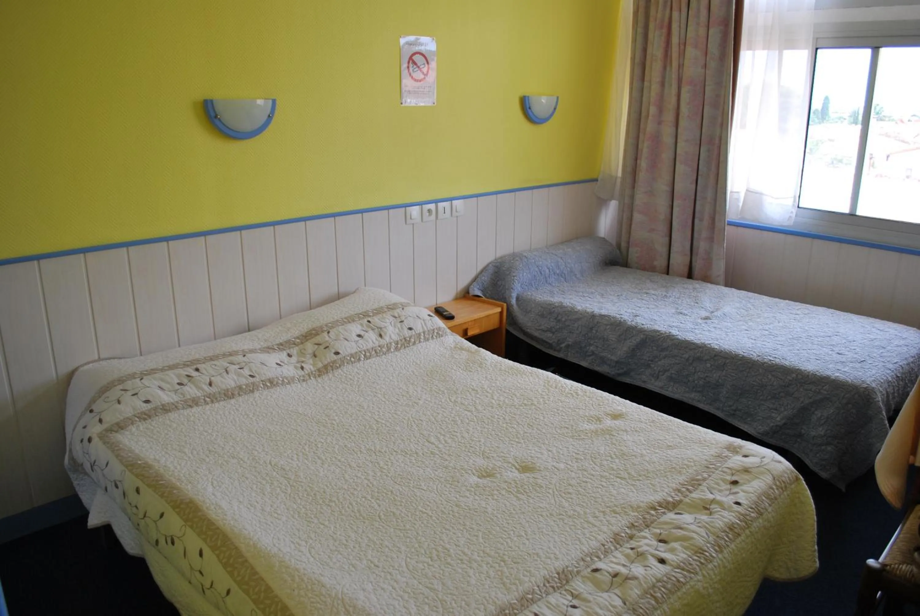 Photo of the whole room, Bed in Le Richelieu