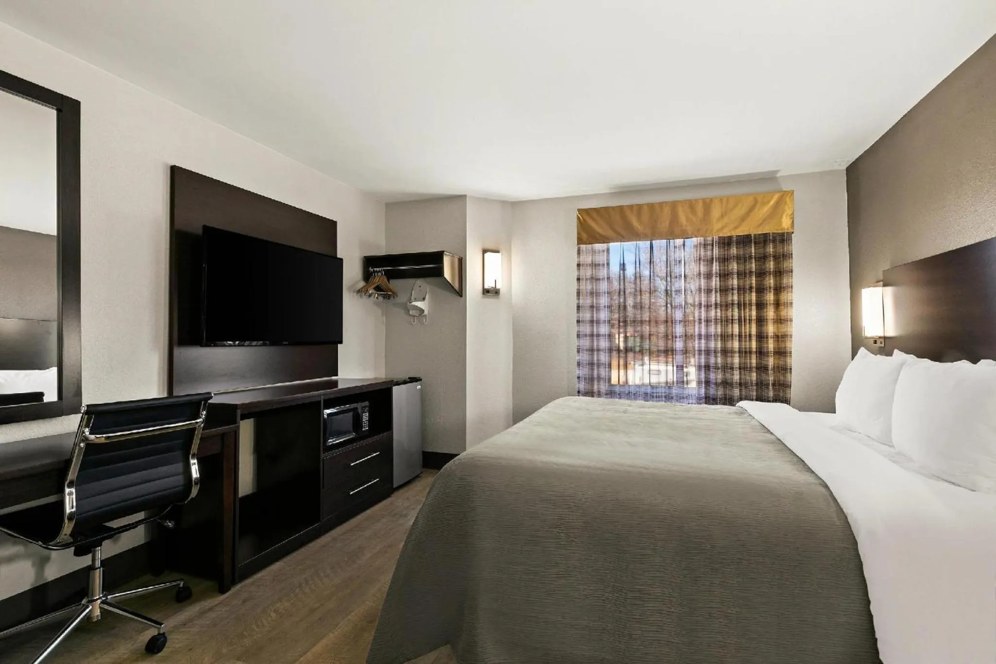 Bedroom, Bed in Quality Inn