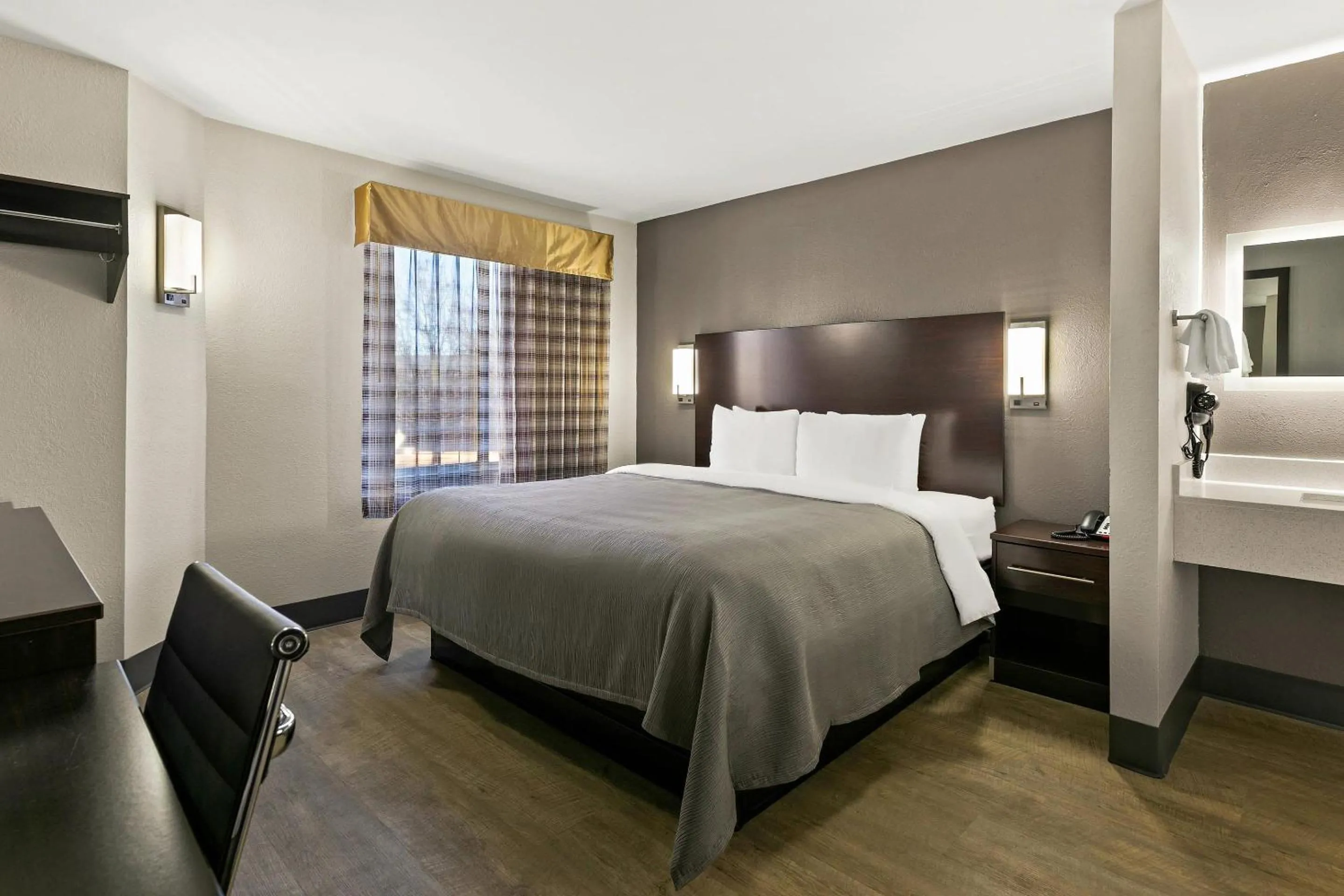 Bedroom, Bed in Quality Inn