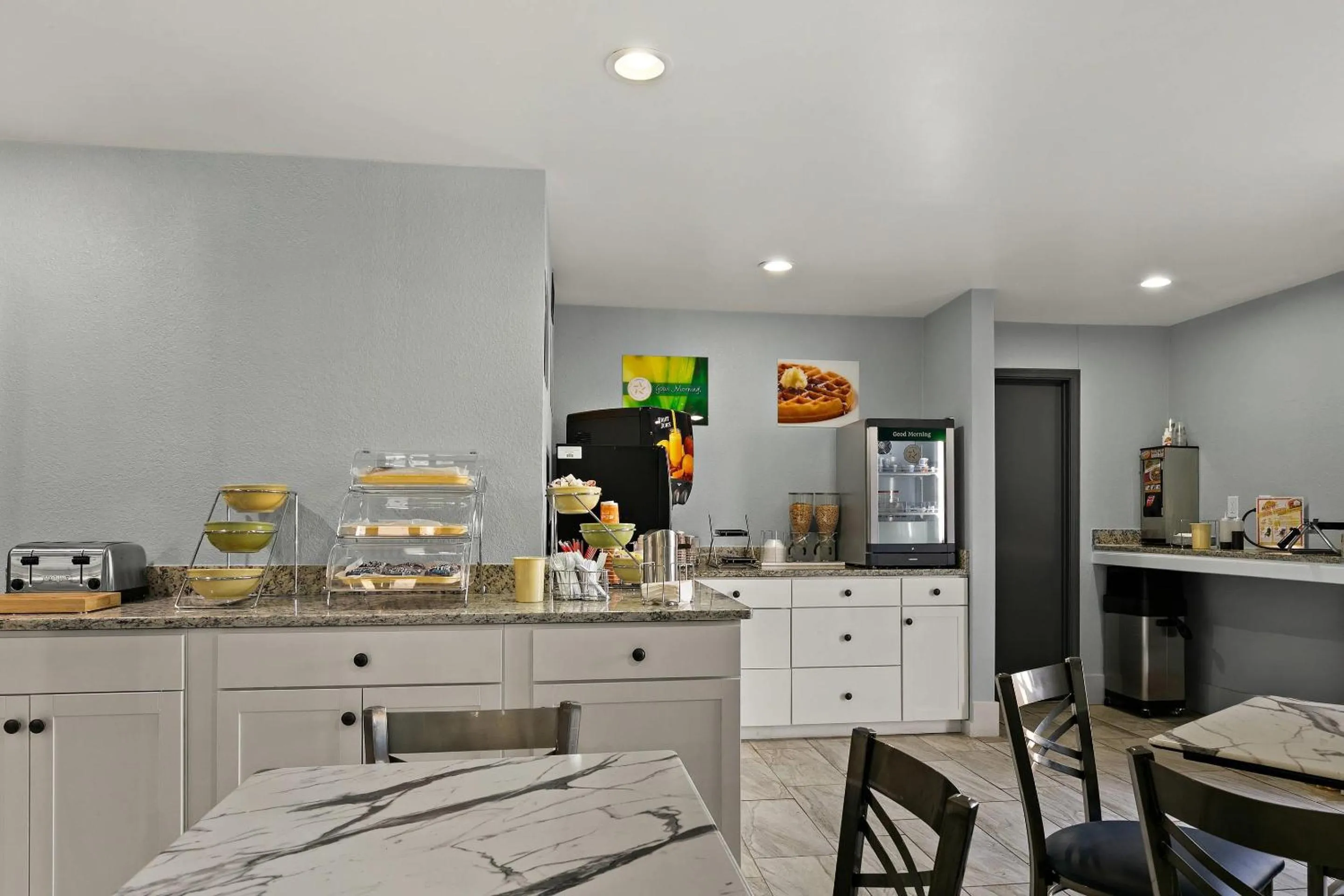 Breakfast in Quality Inn