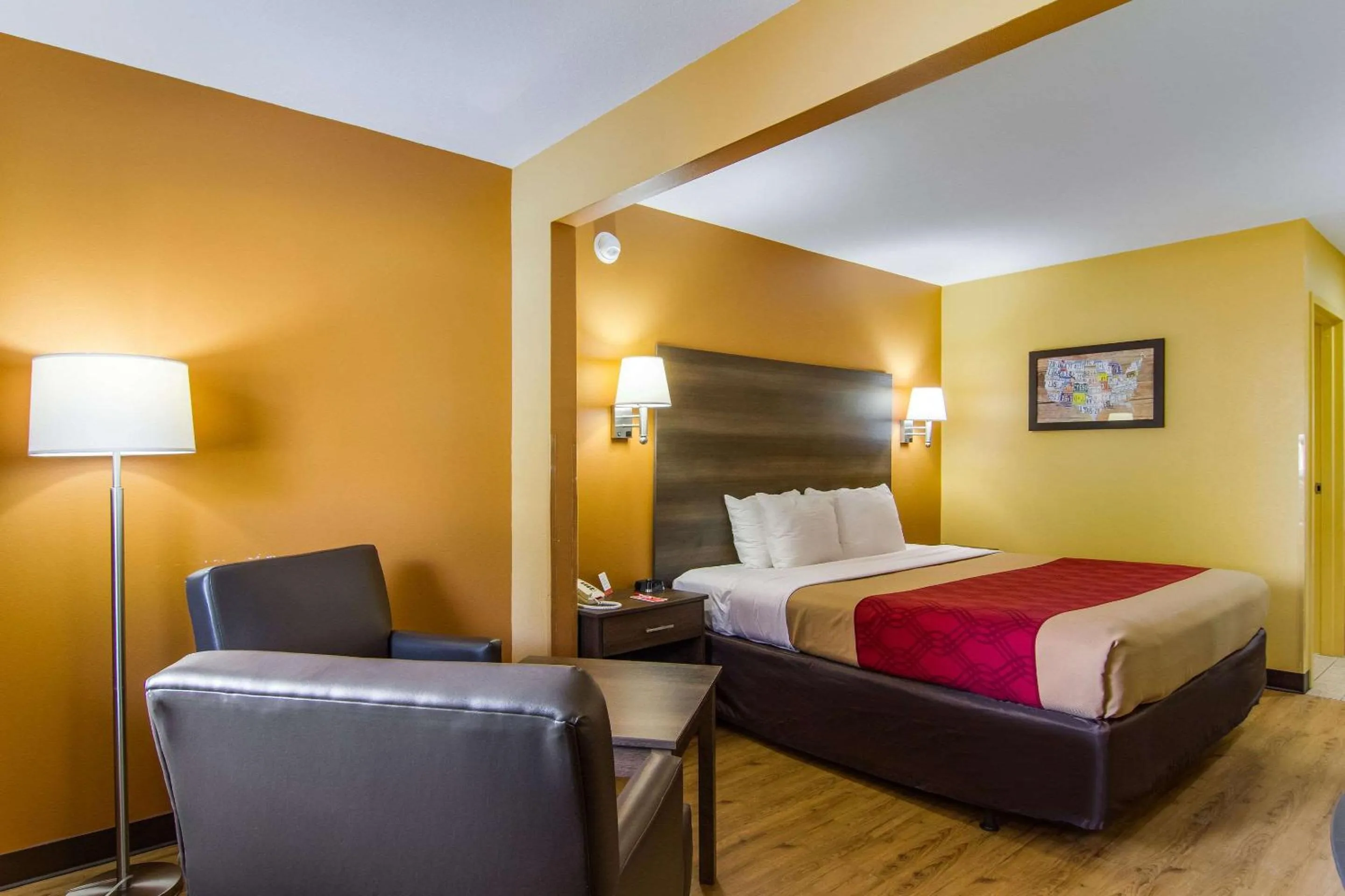 Photo of the whole room, Bed in Econo Lodge Kingsland