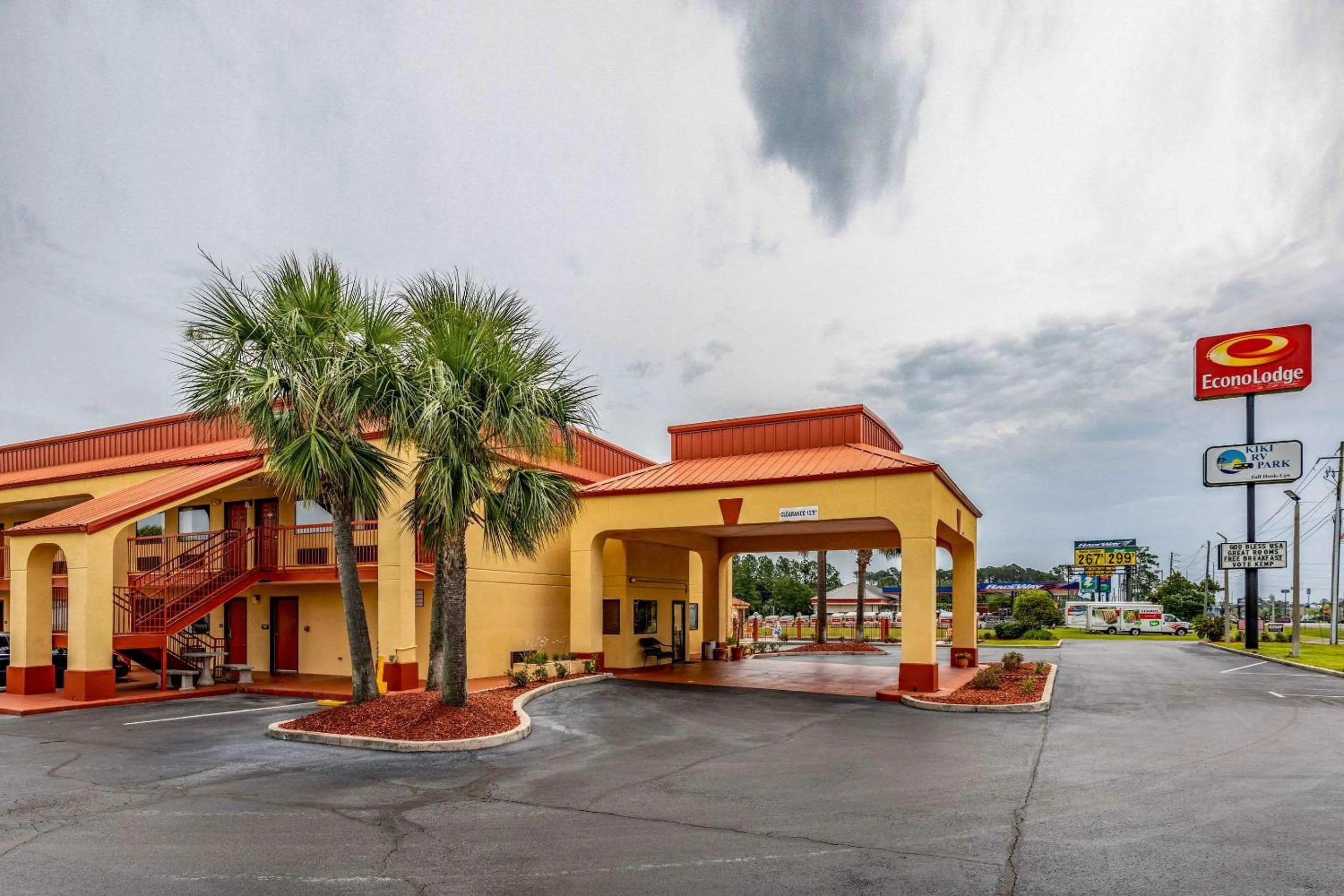 Property building in Econo Lodge Kingsland