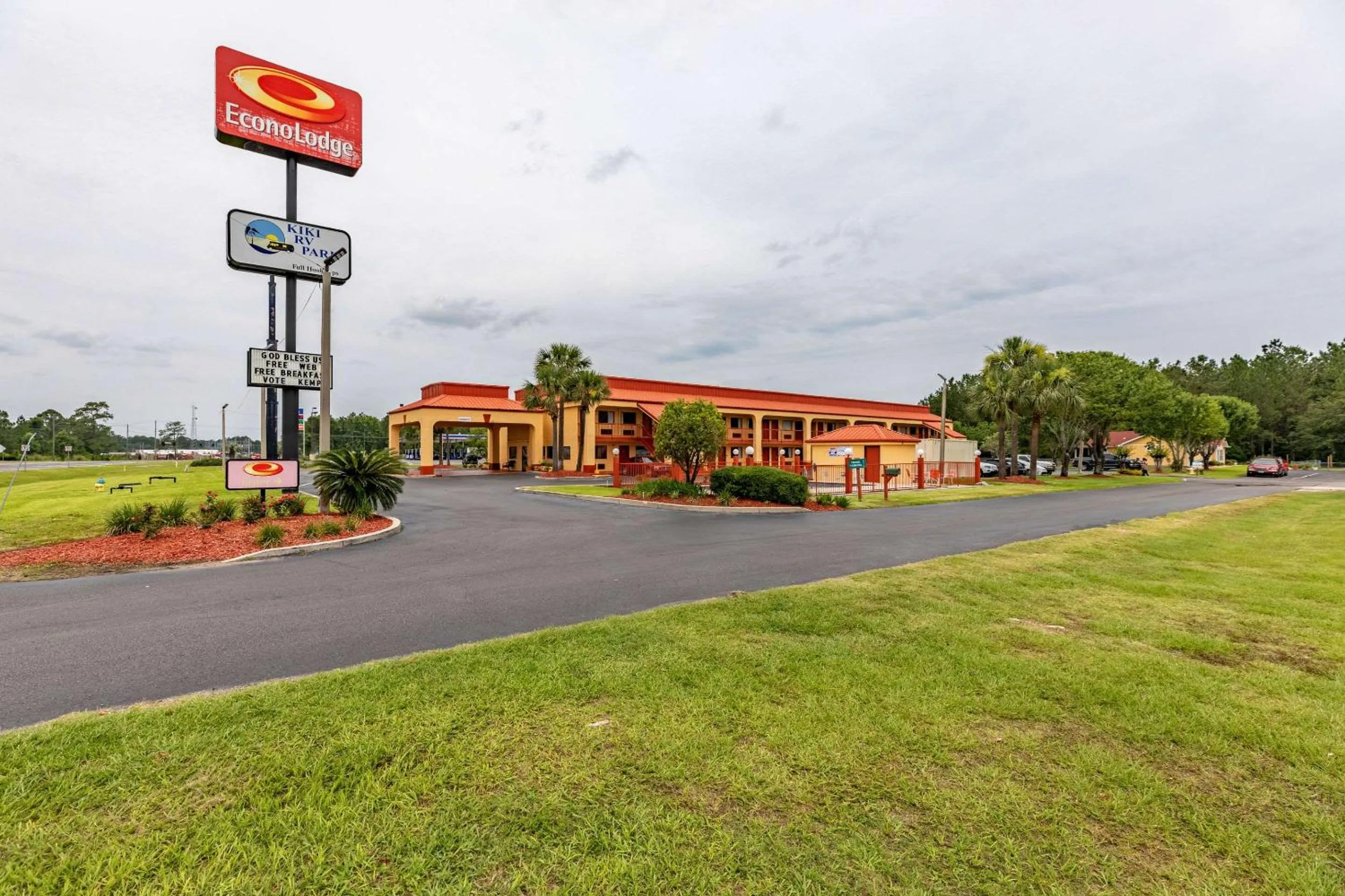 Property building in Econo Lodge Kingsland