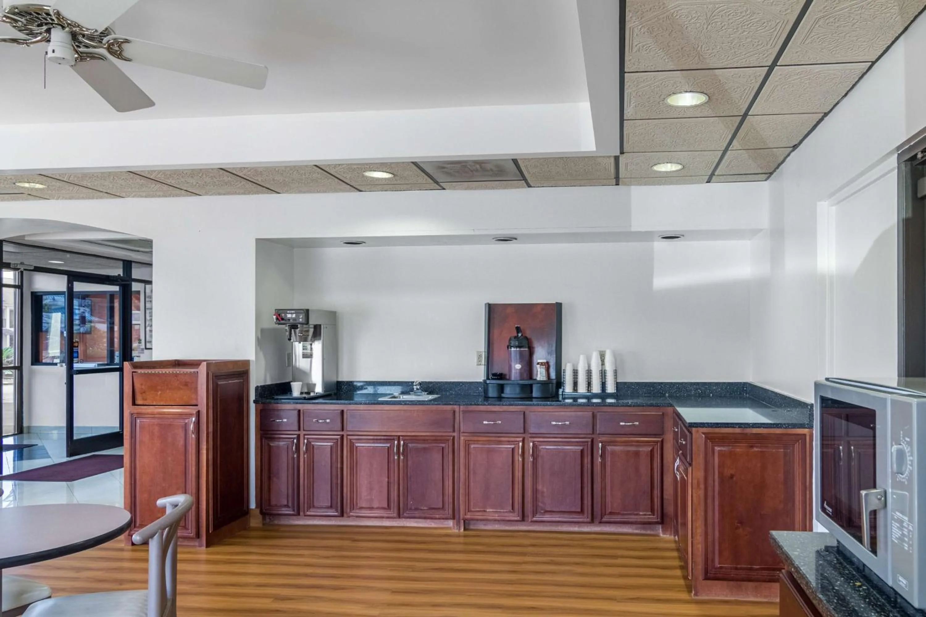 Lobby or reception in Motel 6 Waycross