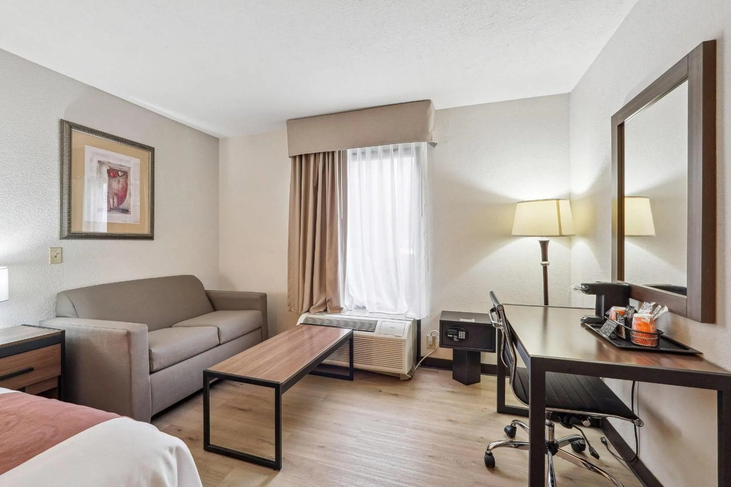 Bedroom, Bed in Quality Inn & Suites Dawsonville